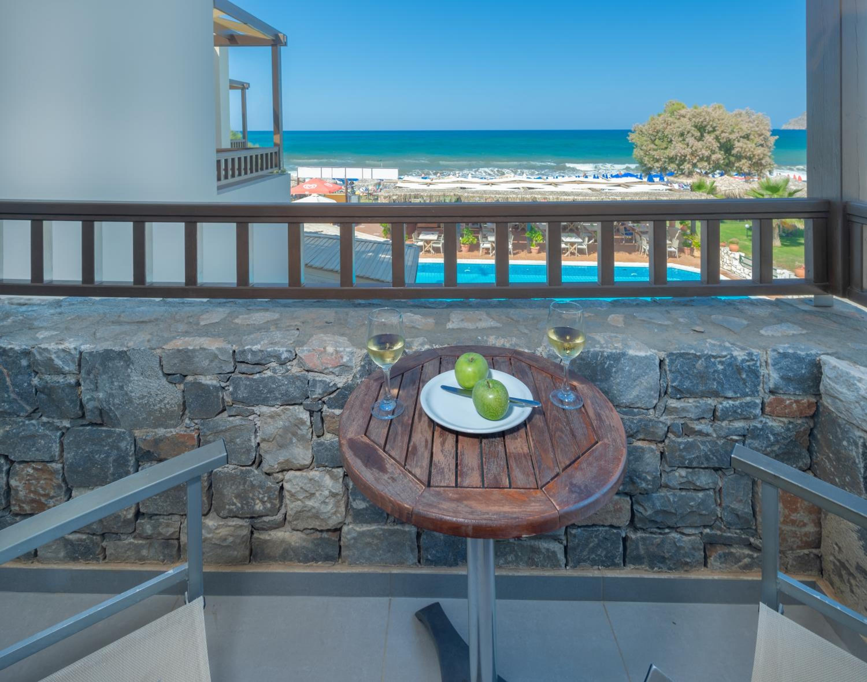 One-Bedroom Apartment with Sea View photo 3
