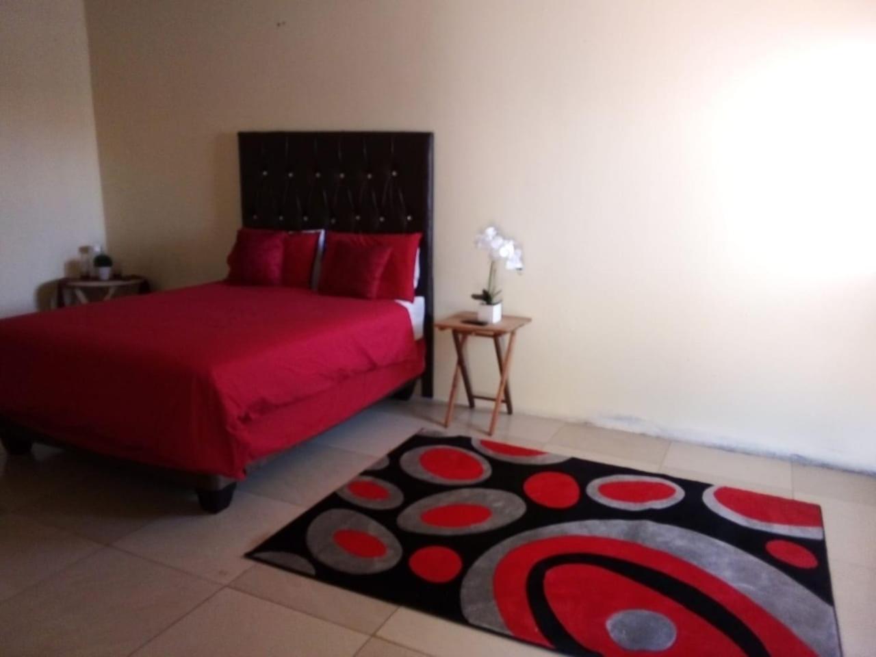 Budget Double Room - Photo 7
