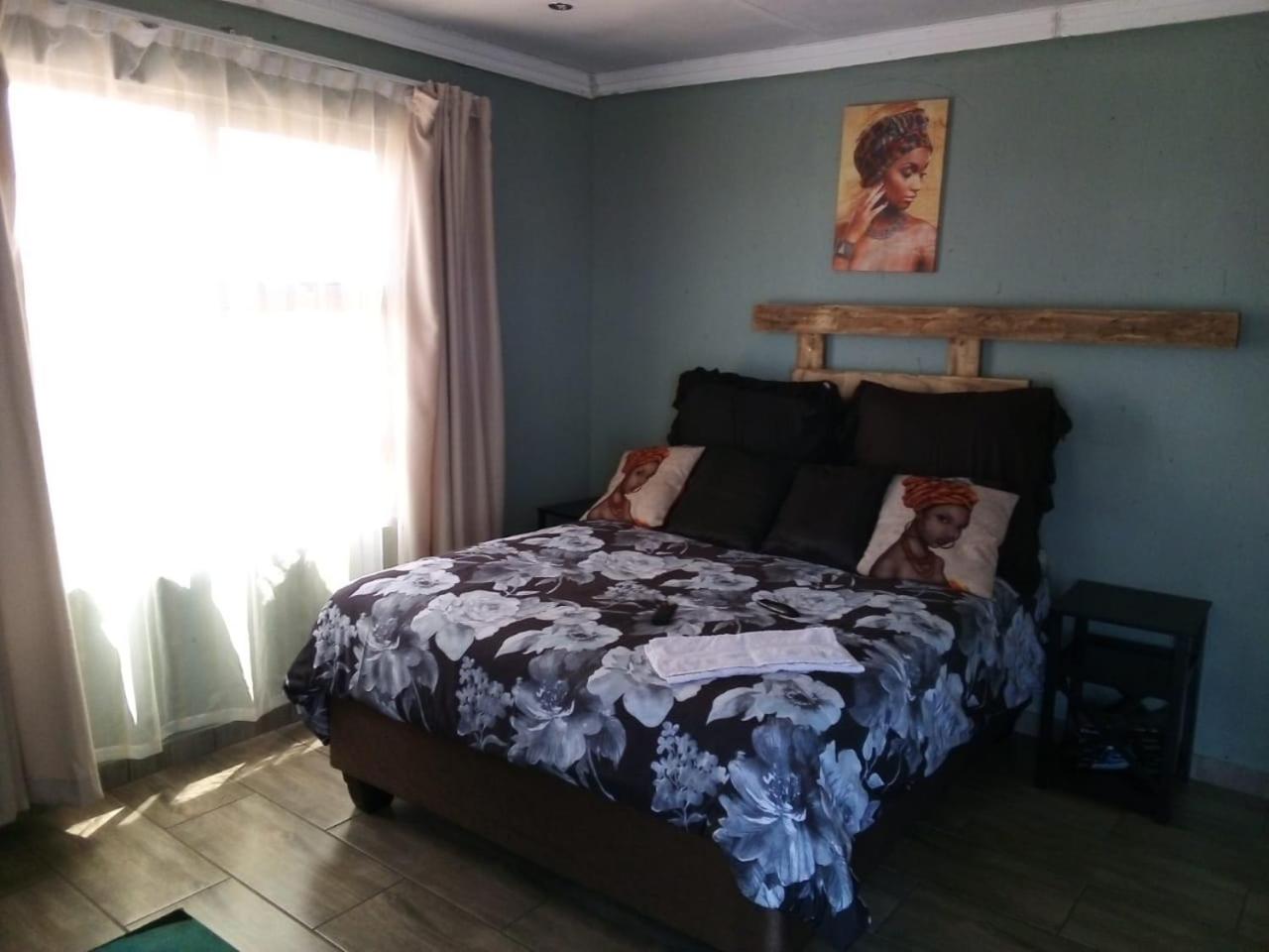 Budget Double Room - Photo 8
