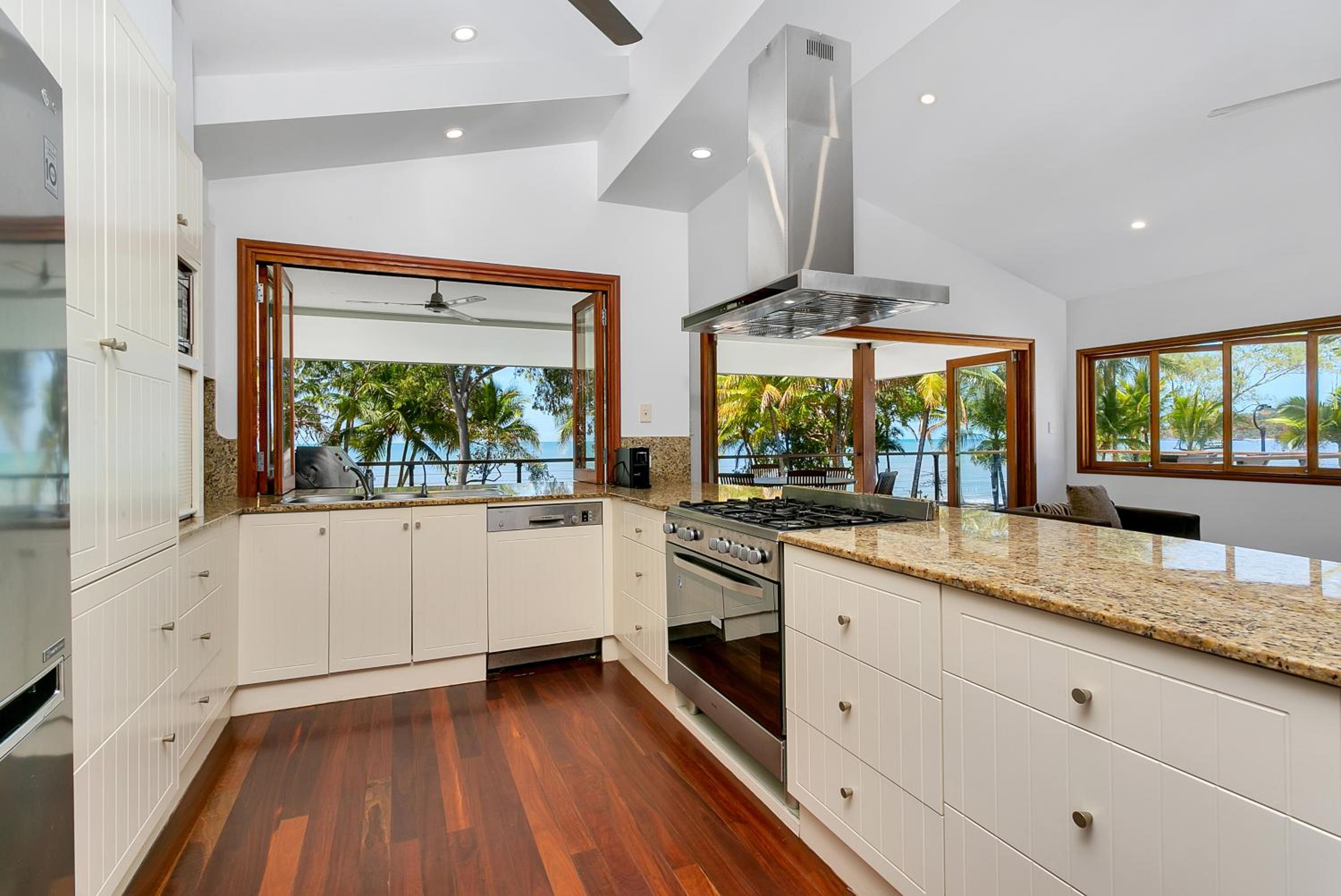 Five Bedroom House – Reeflections photo 3