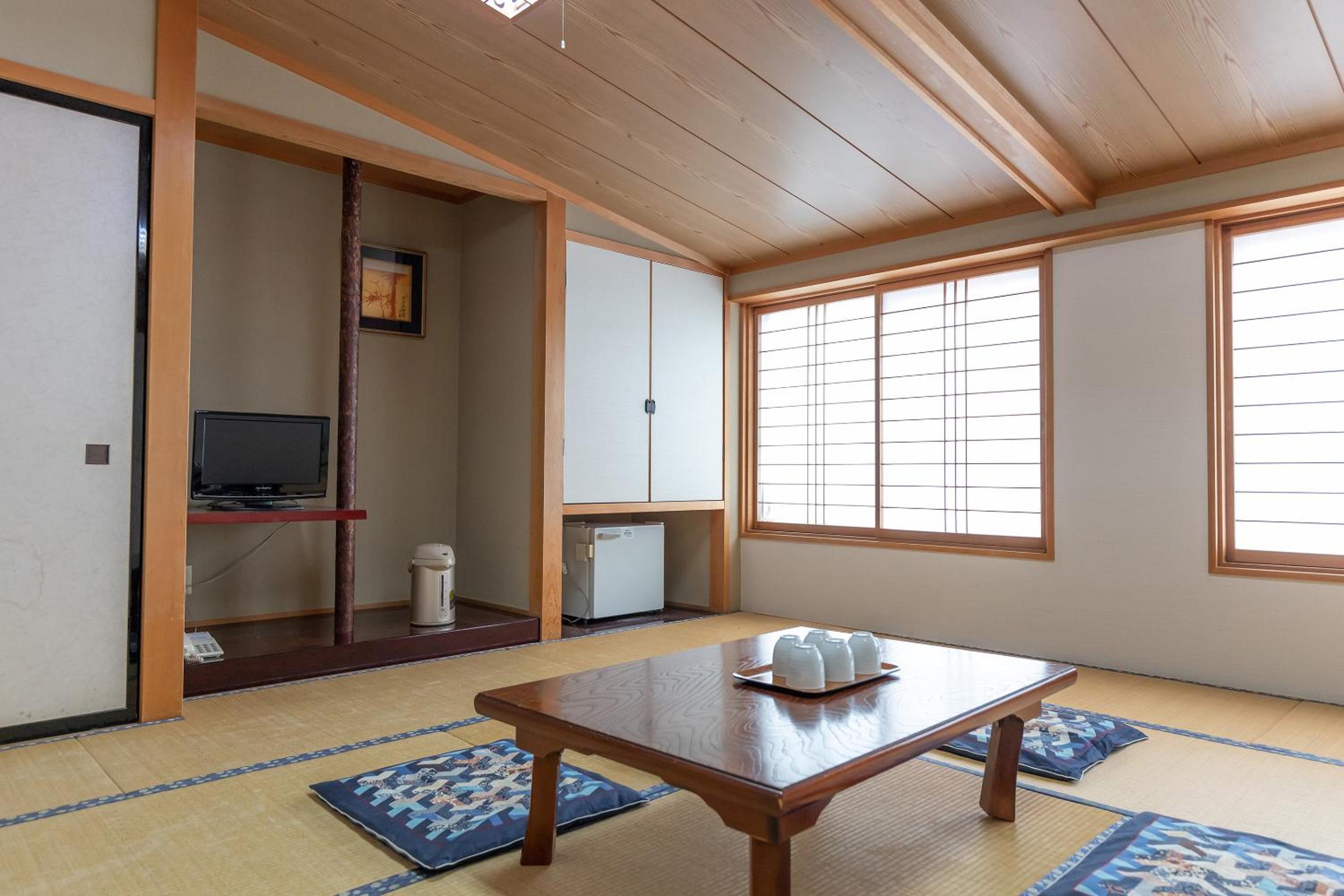 Japanese-Style Quintuple Room with Shared Bathroom - Non-Smoking