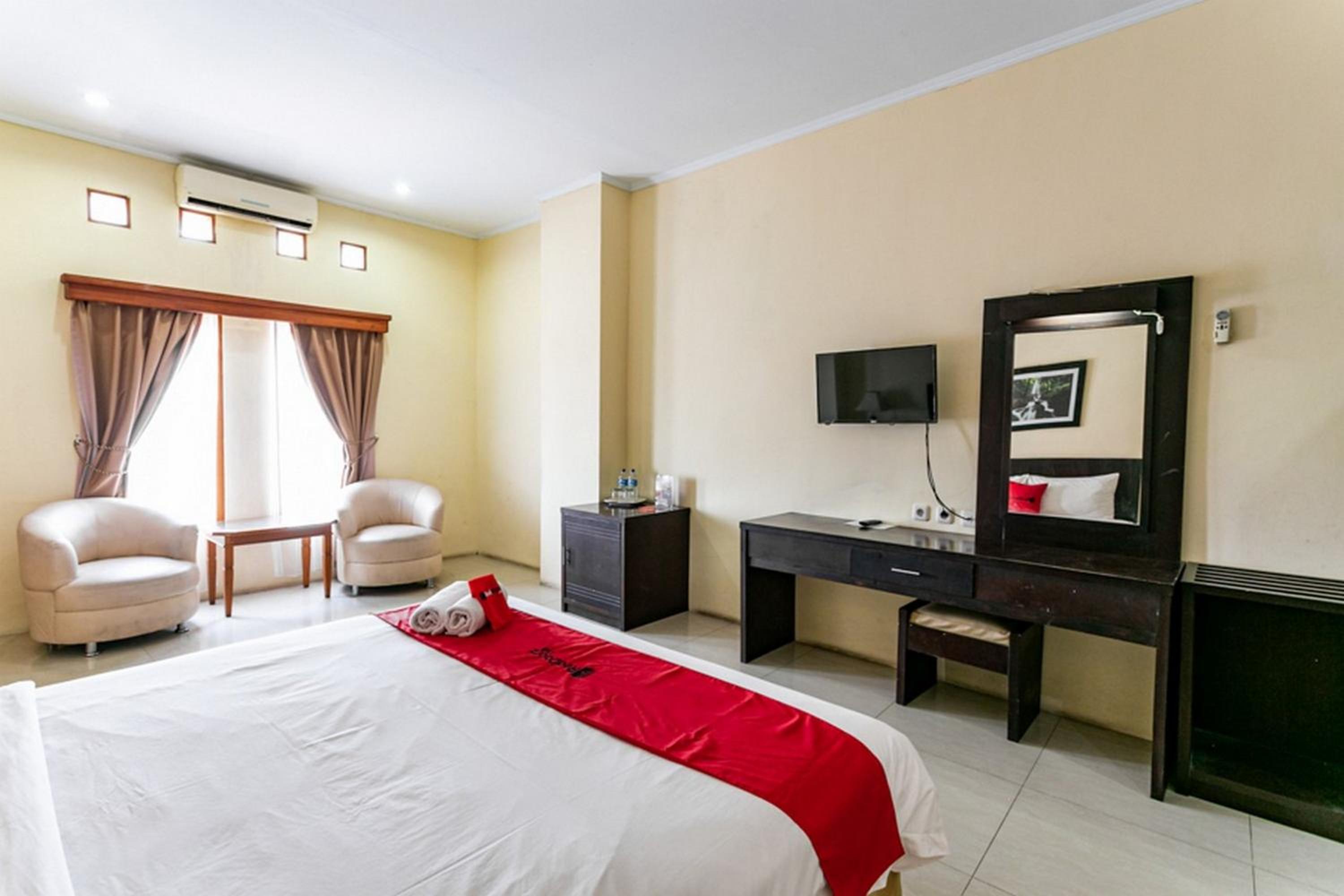 Deluxe Room - Photo 5