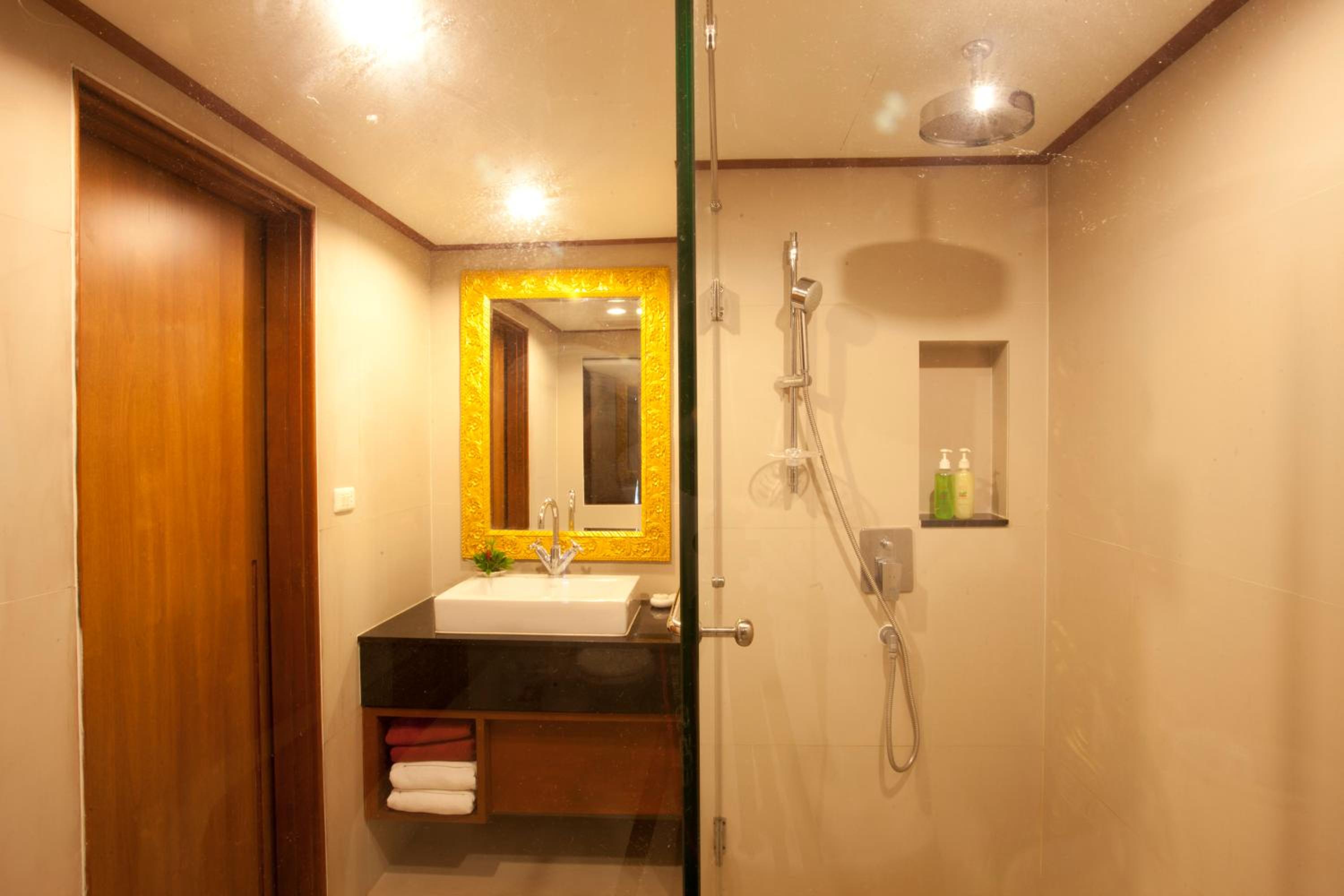 Relax and refresh in our stylish spa-inspired bathroom.