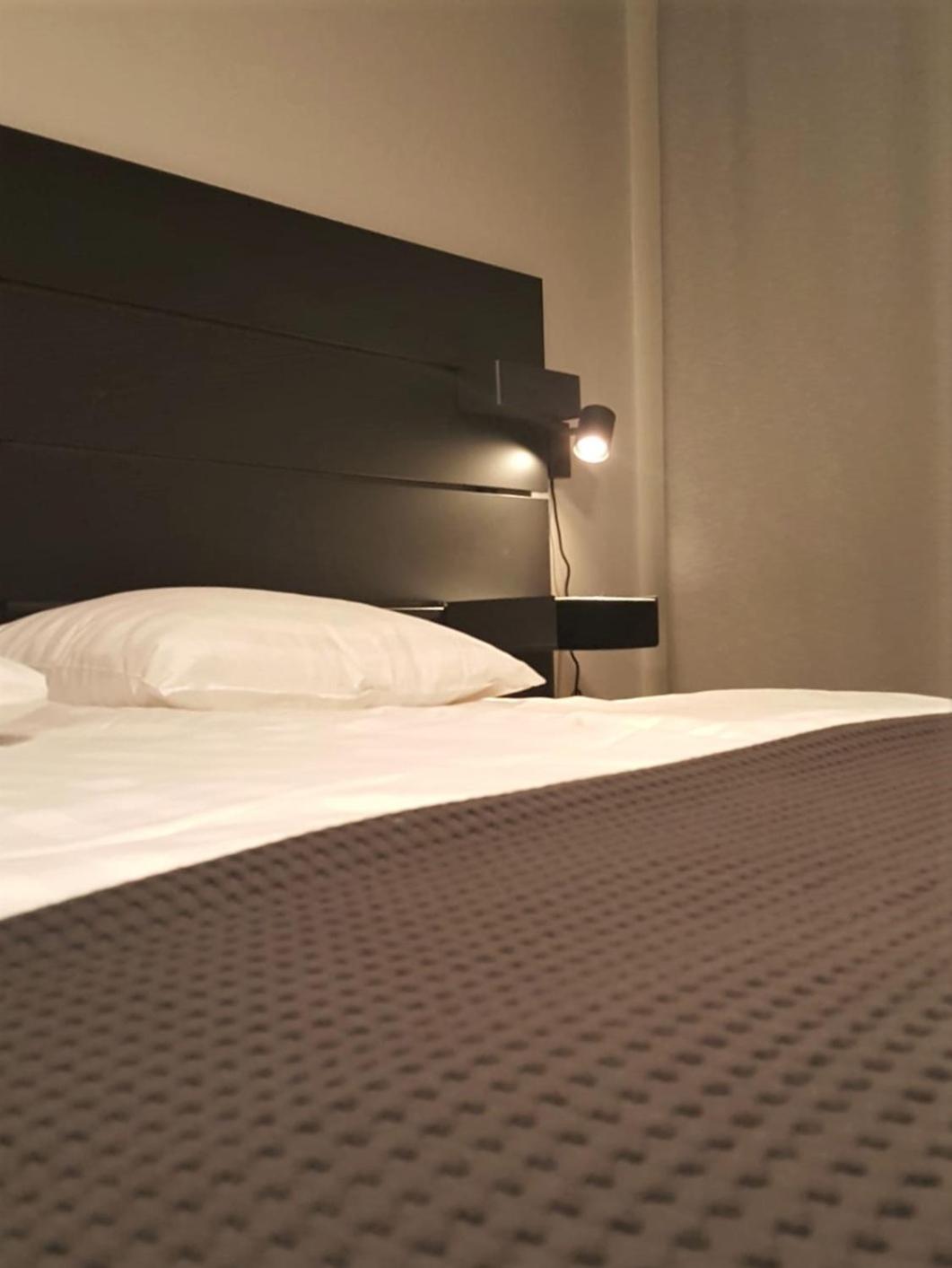 Double or Twin Room with Private Bathroom photo 2