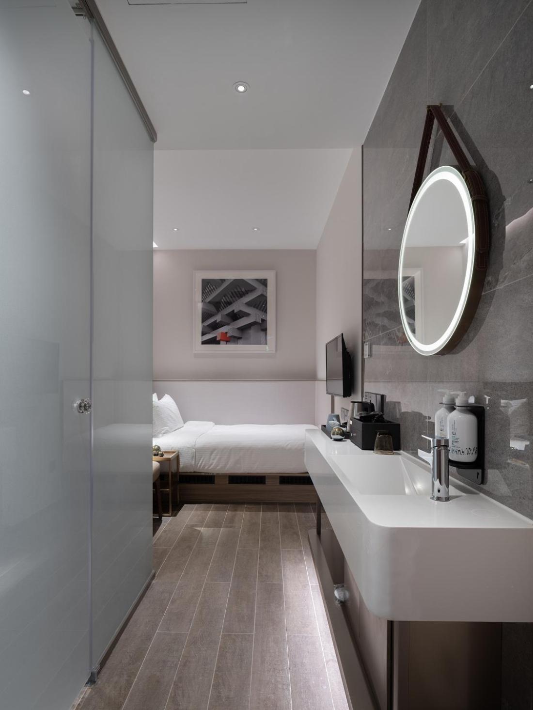 Double Room No Window