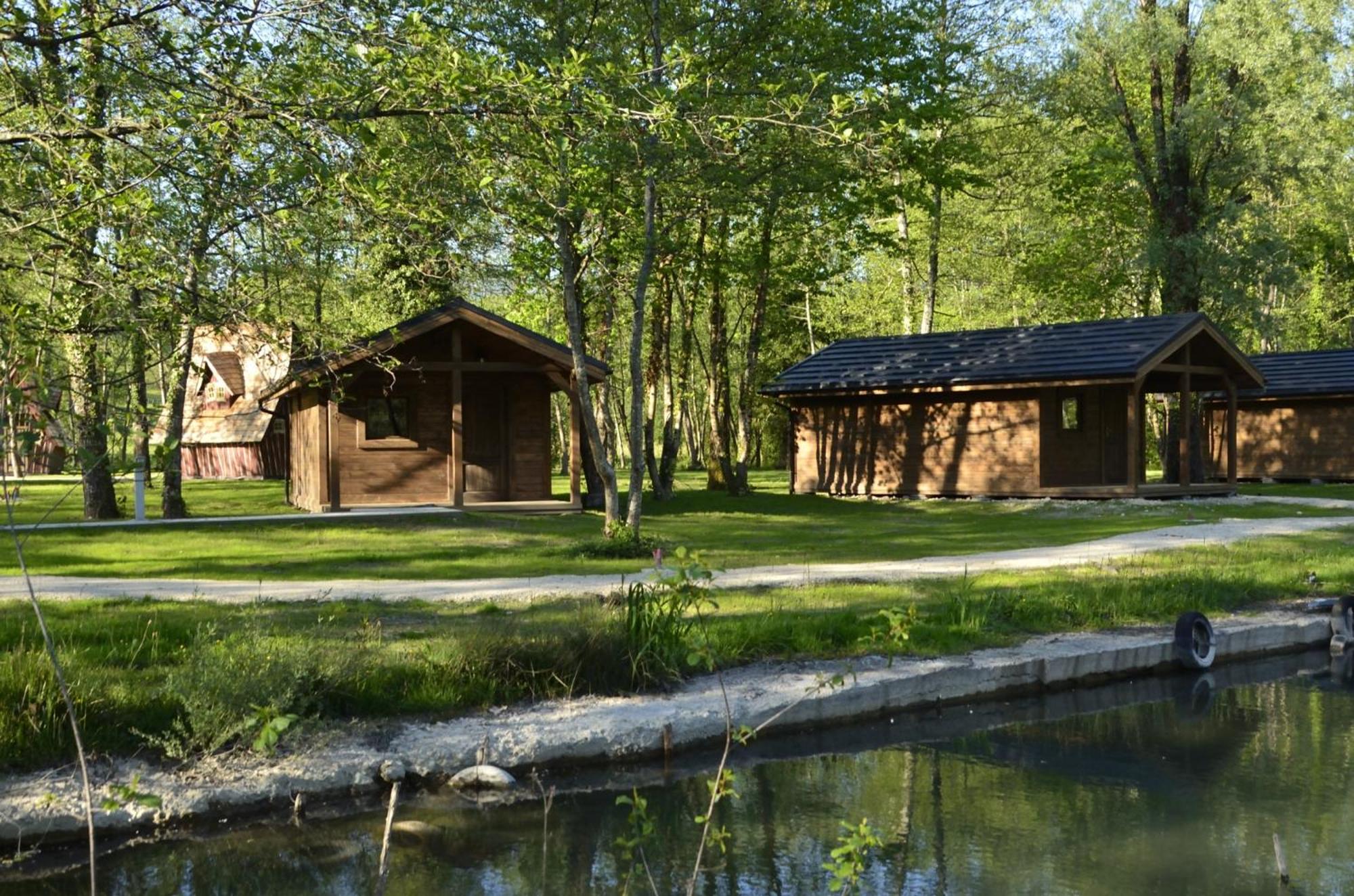Cabane au Bord de l'Eau photo 1