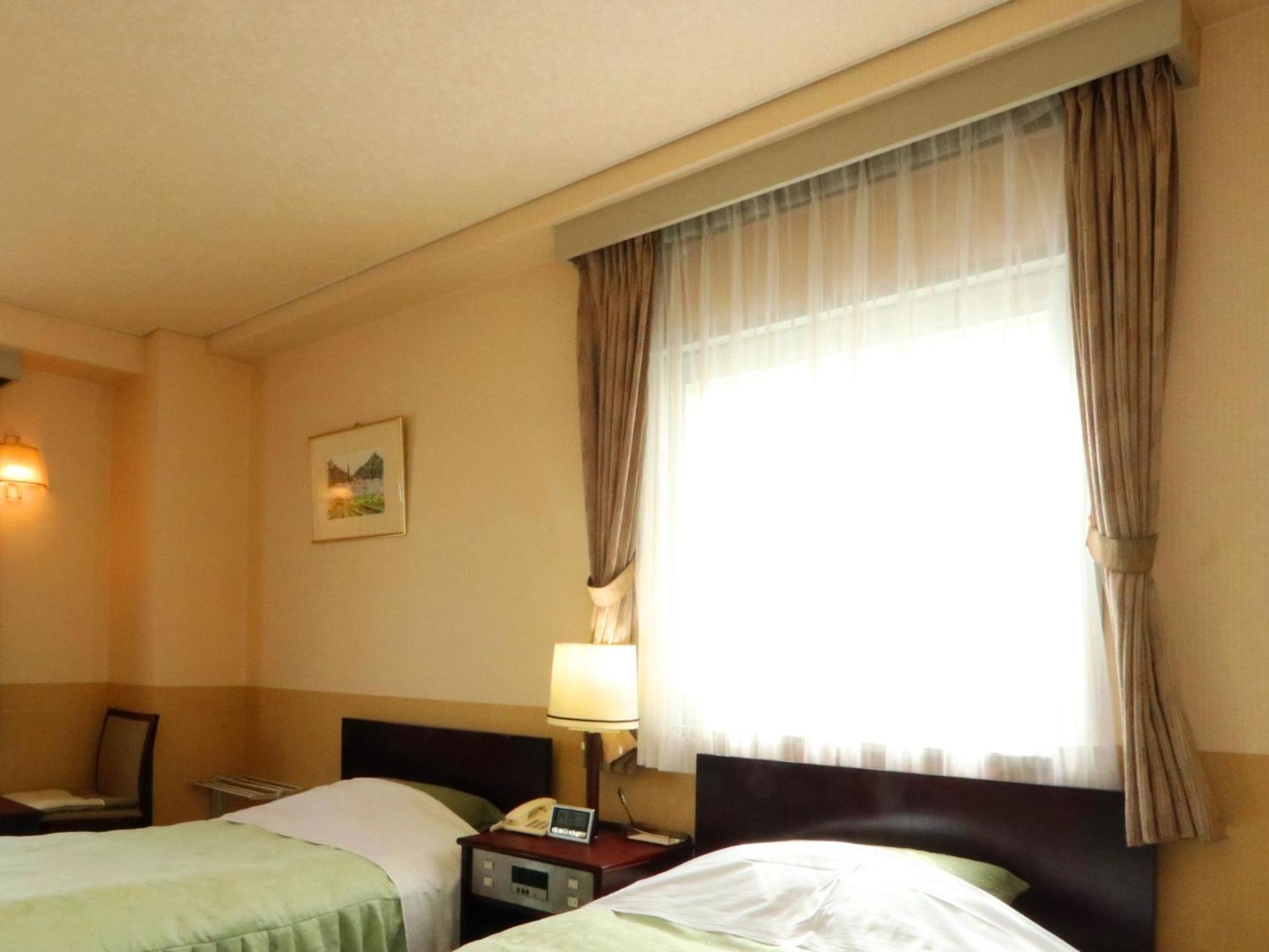 Twin Room With Private Bathroom photo 3