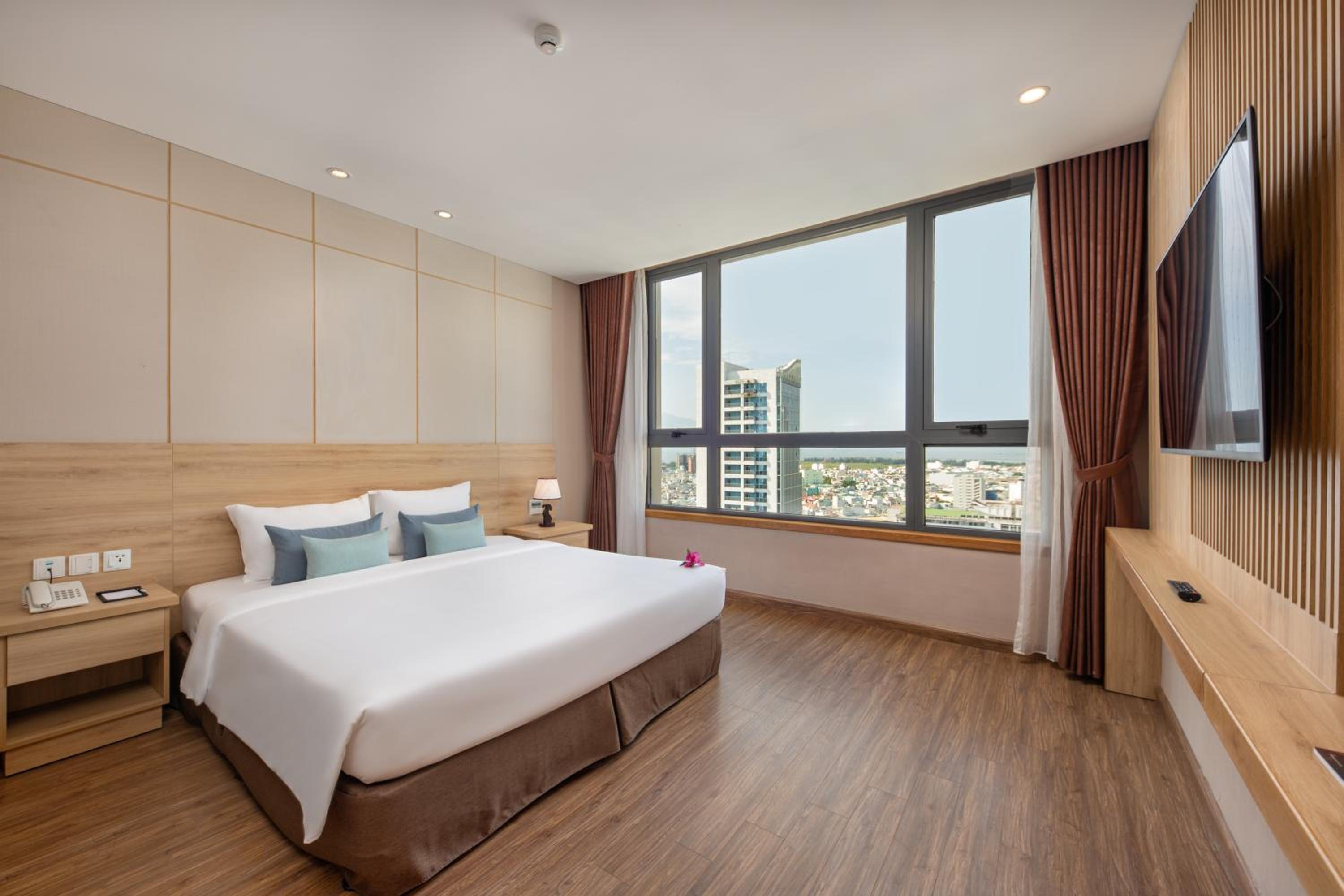Deluxe Double Room with City View