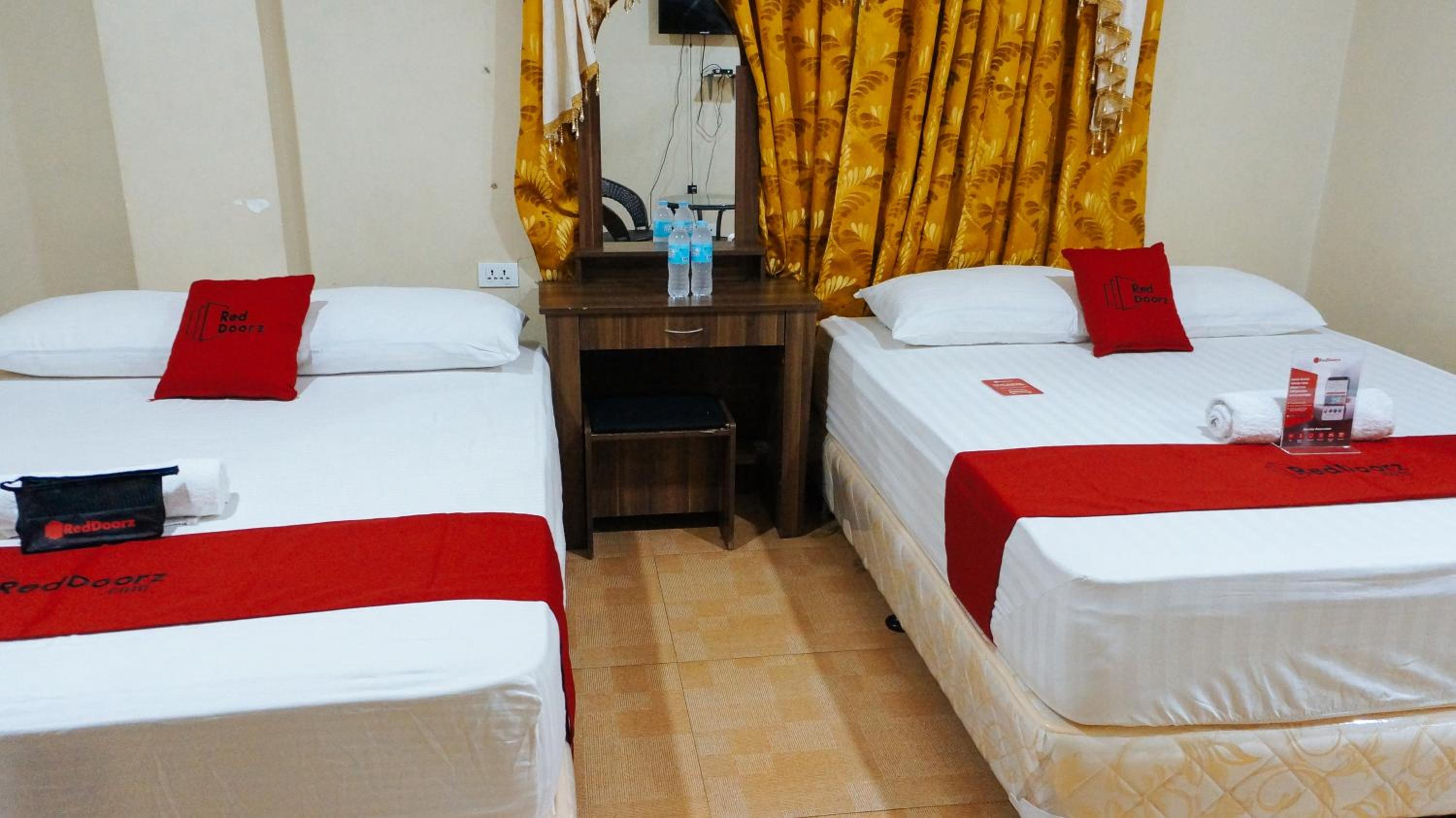 Deluxe Room - Photo 12