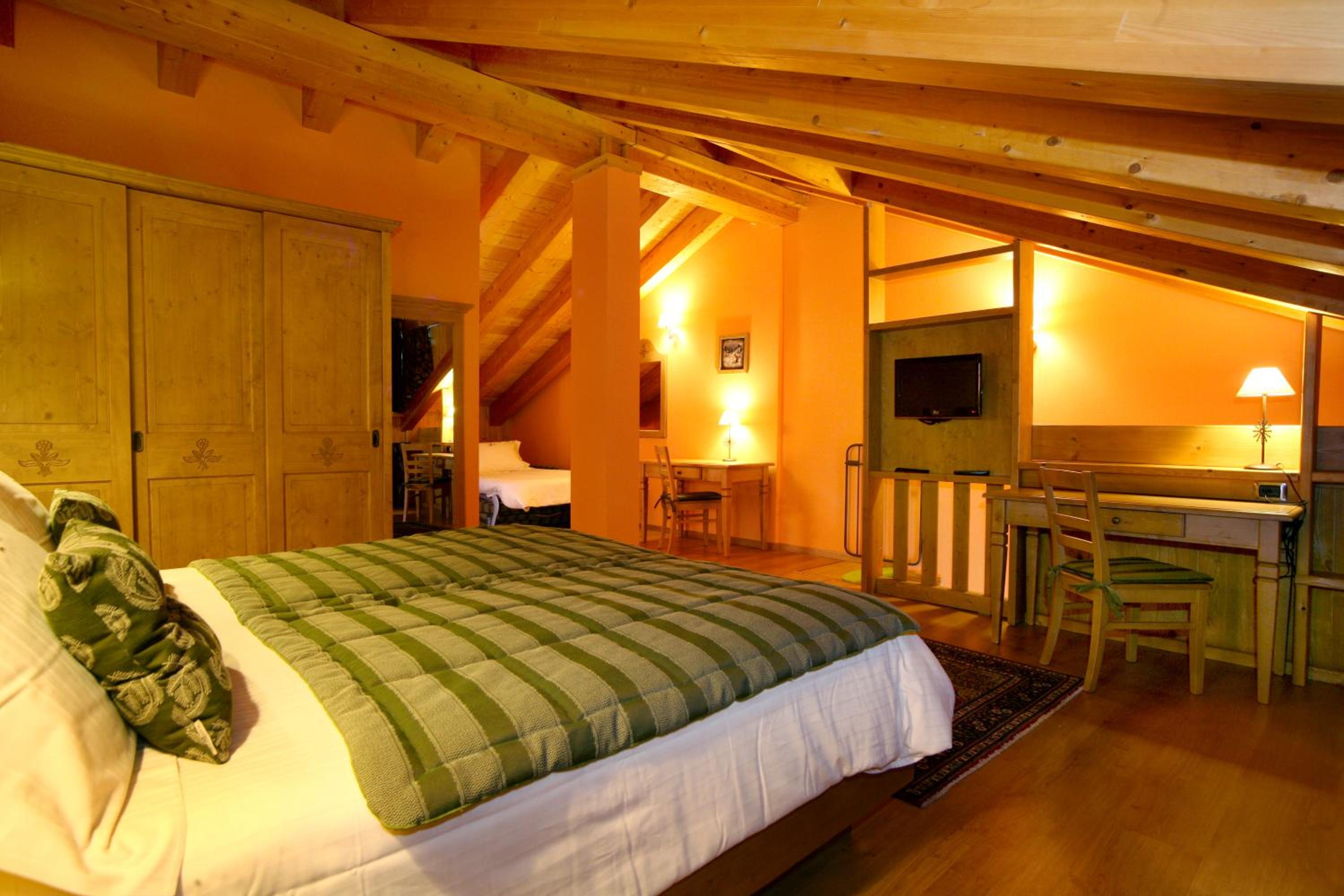 Family Suite (2 Adults + 1 Child) - Split Level photo 2