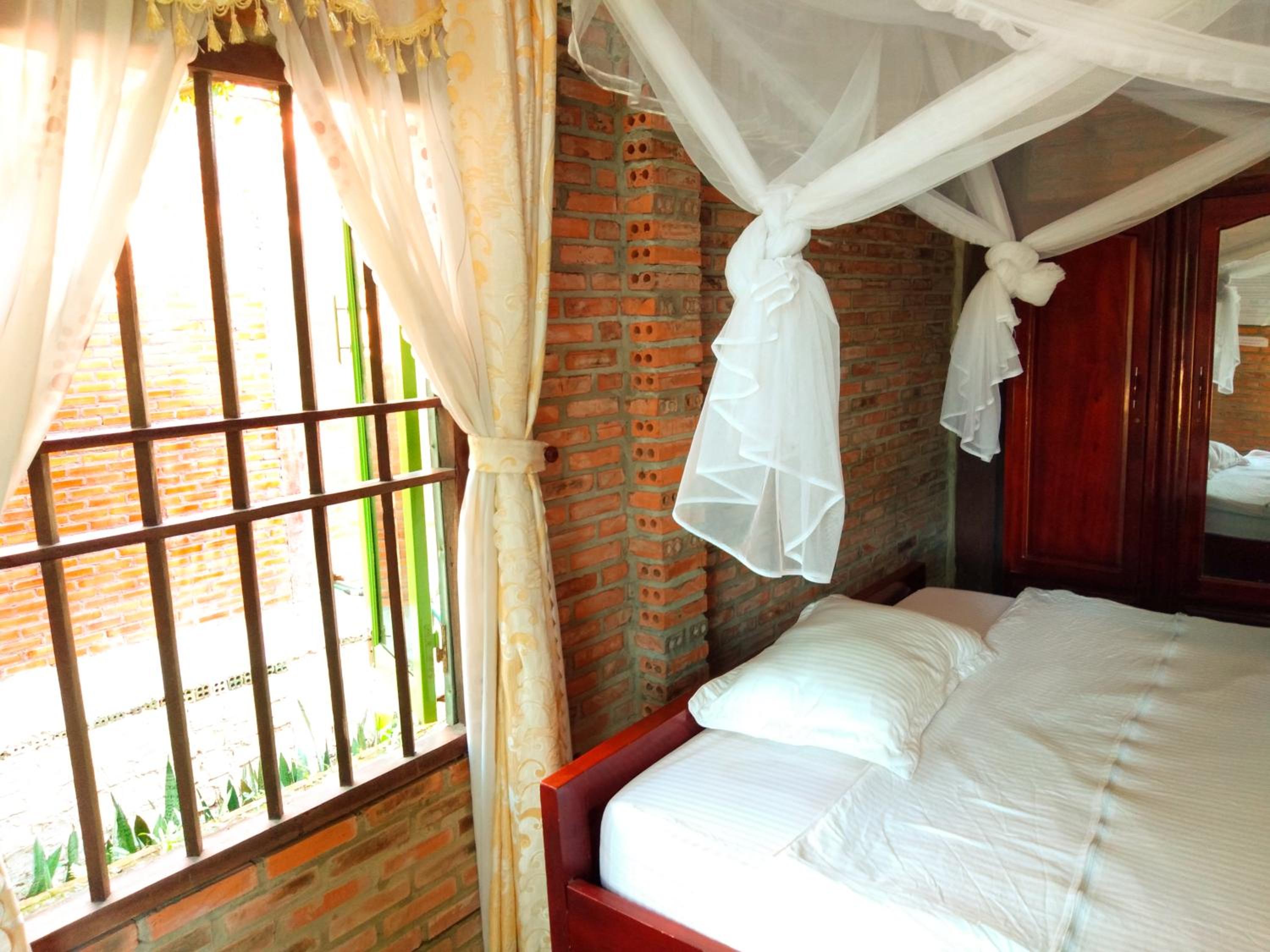 Standard Double Room with River View - Photo 1