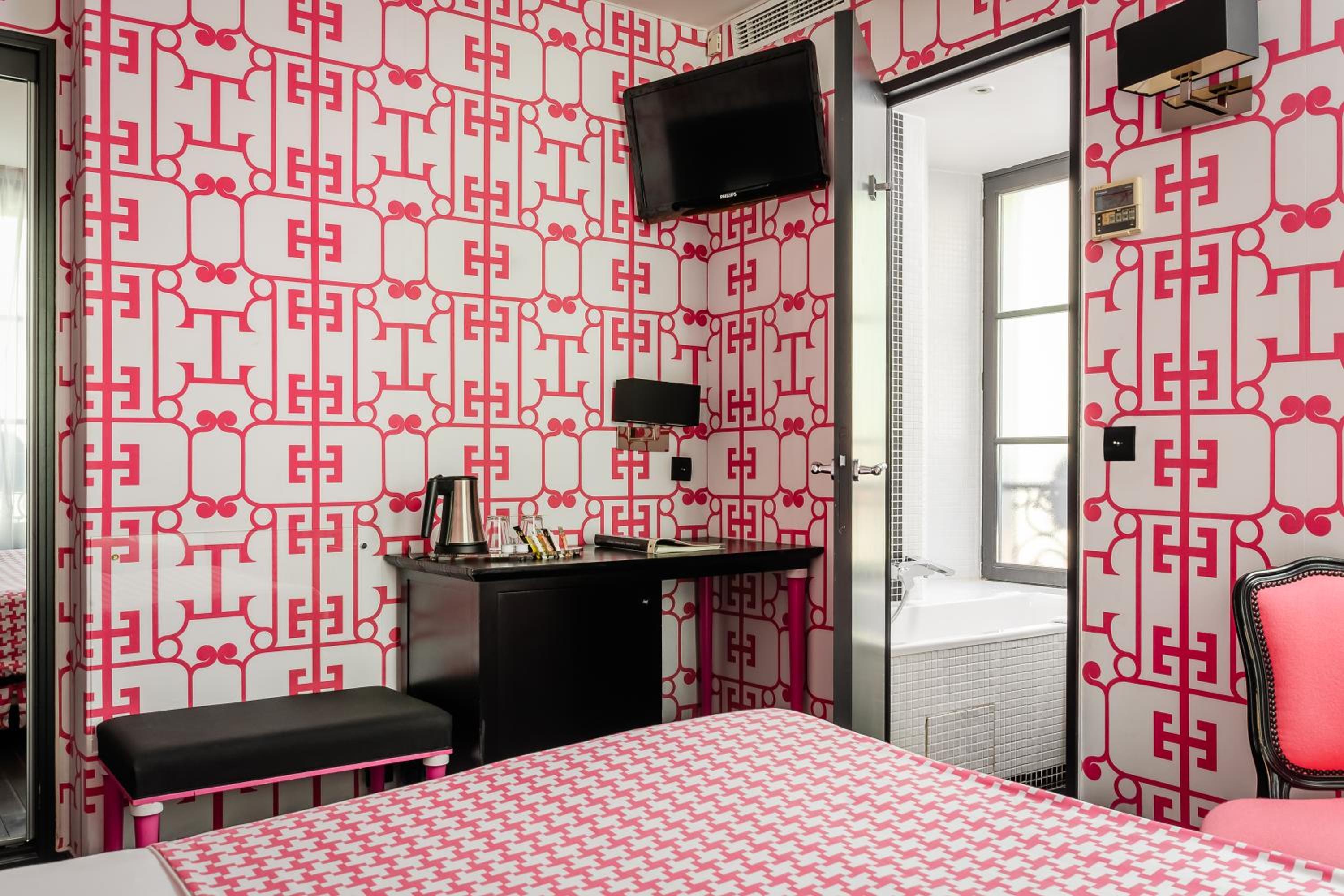 Superior Double or Twin Room thumbnail 6