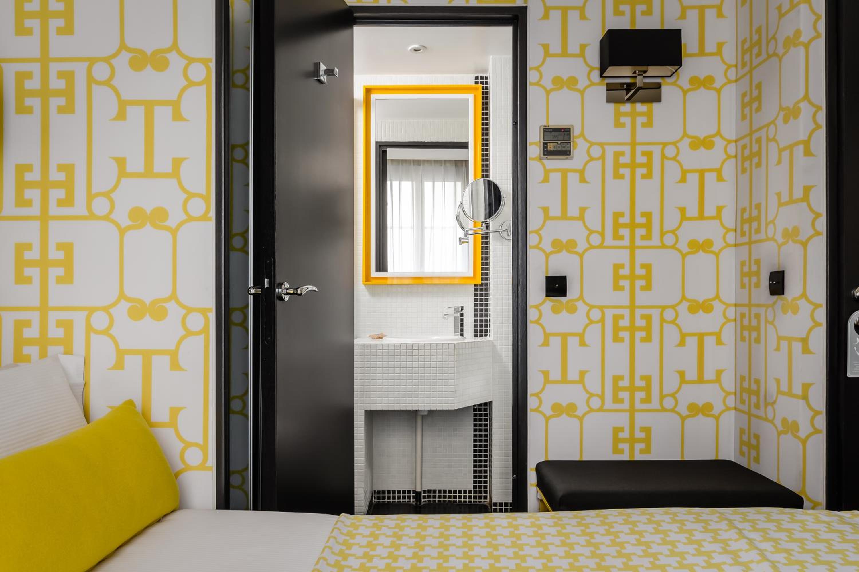 Standard Single Room thumbnail 5