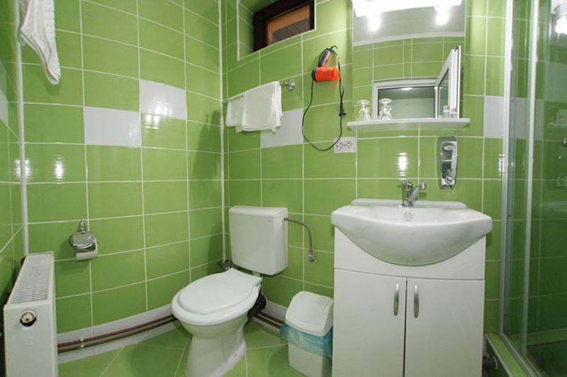 Double or Twin Room - Photo 8