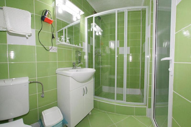 Double Room with Balcony - Photo 10