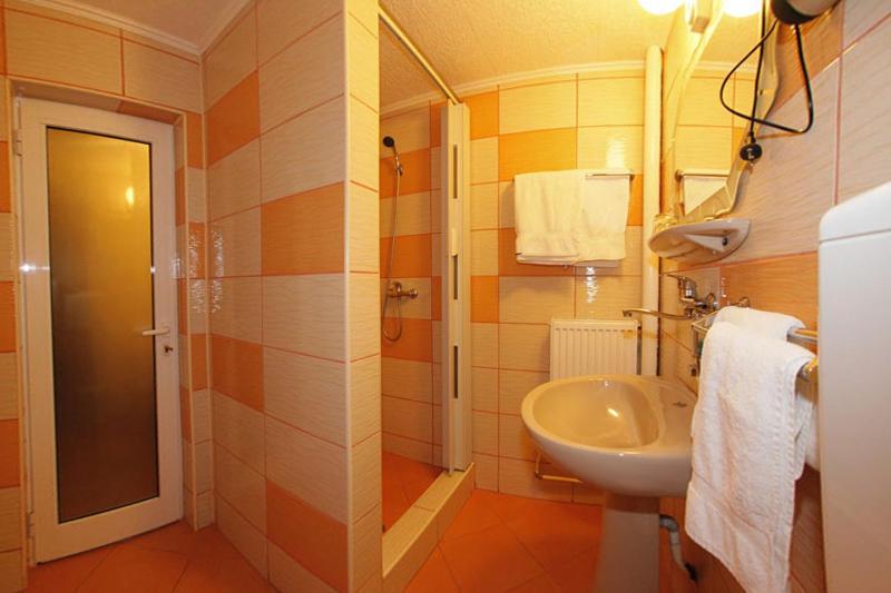 Triple Room - Photo 6