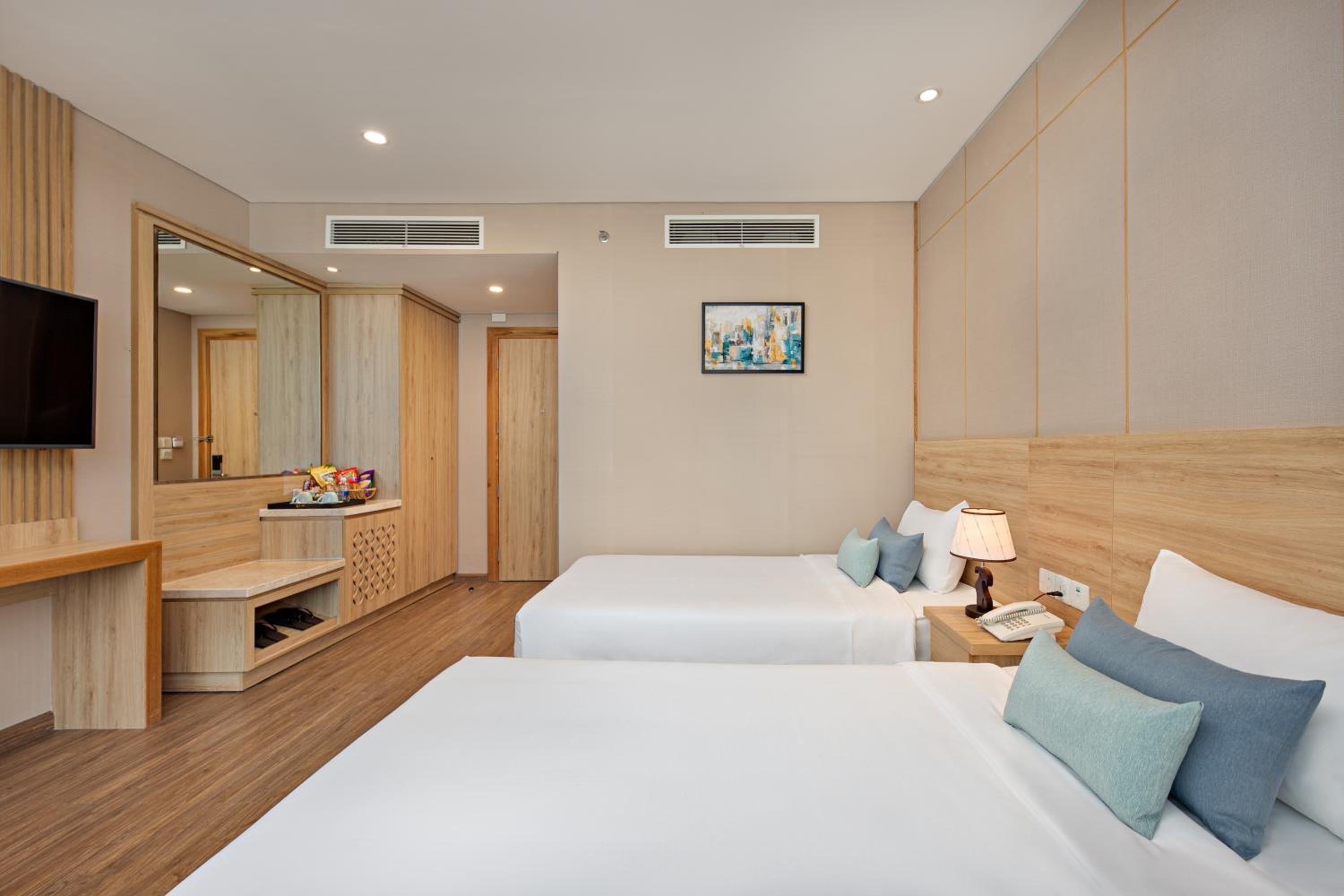 Deluxe Twin Room with City View