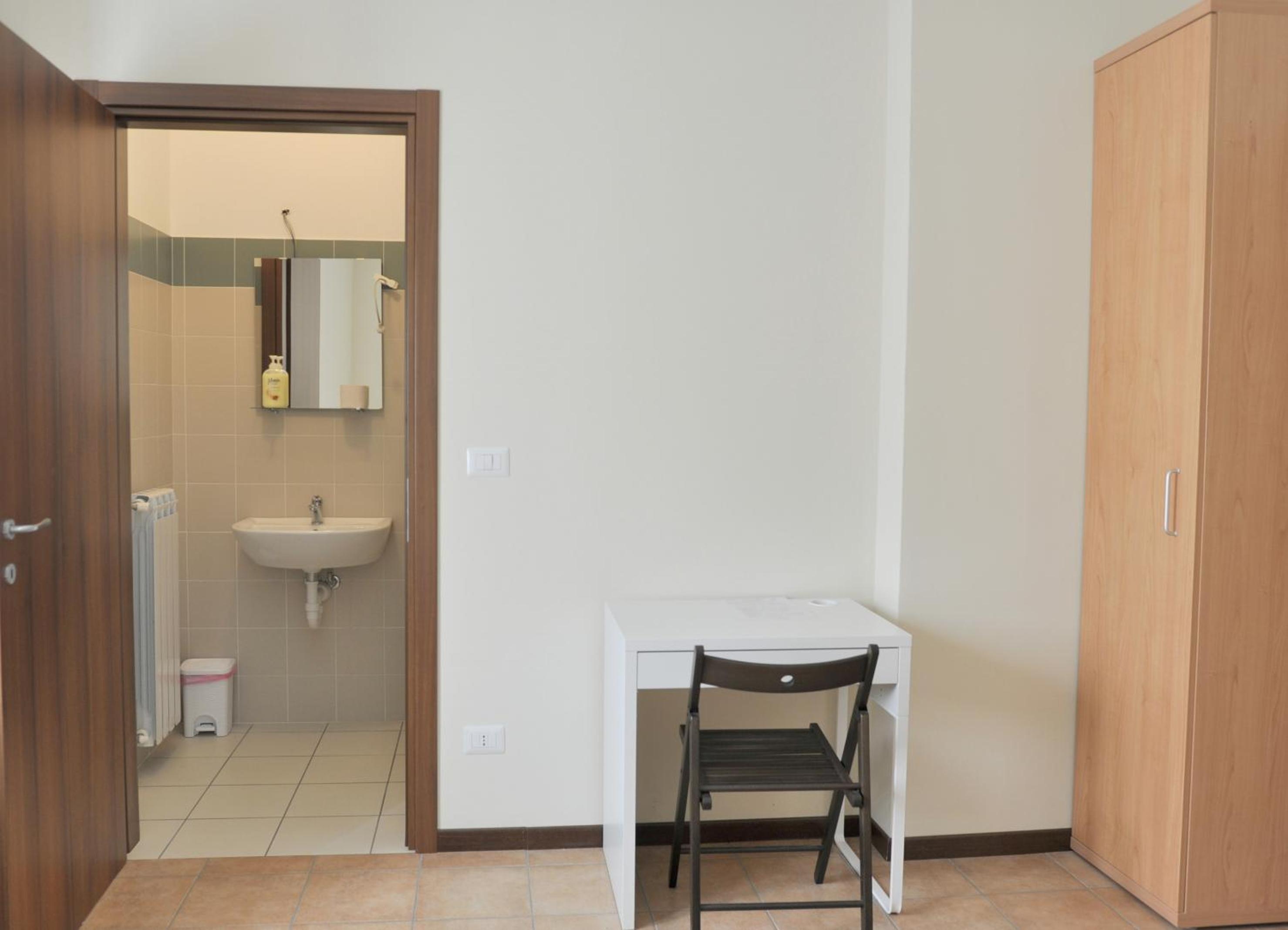 Twin Room with Private Bathroom photo 1