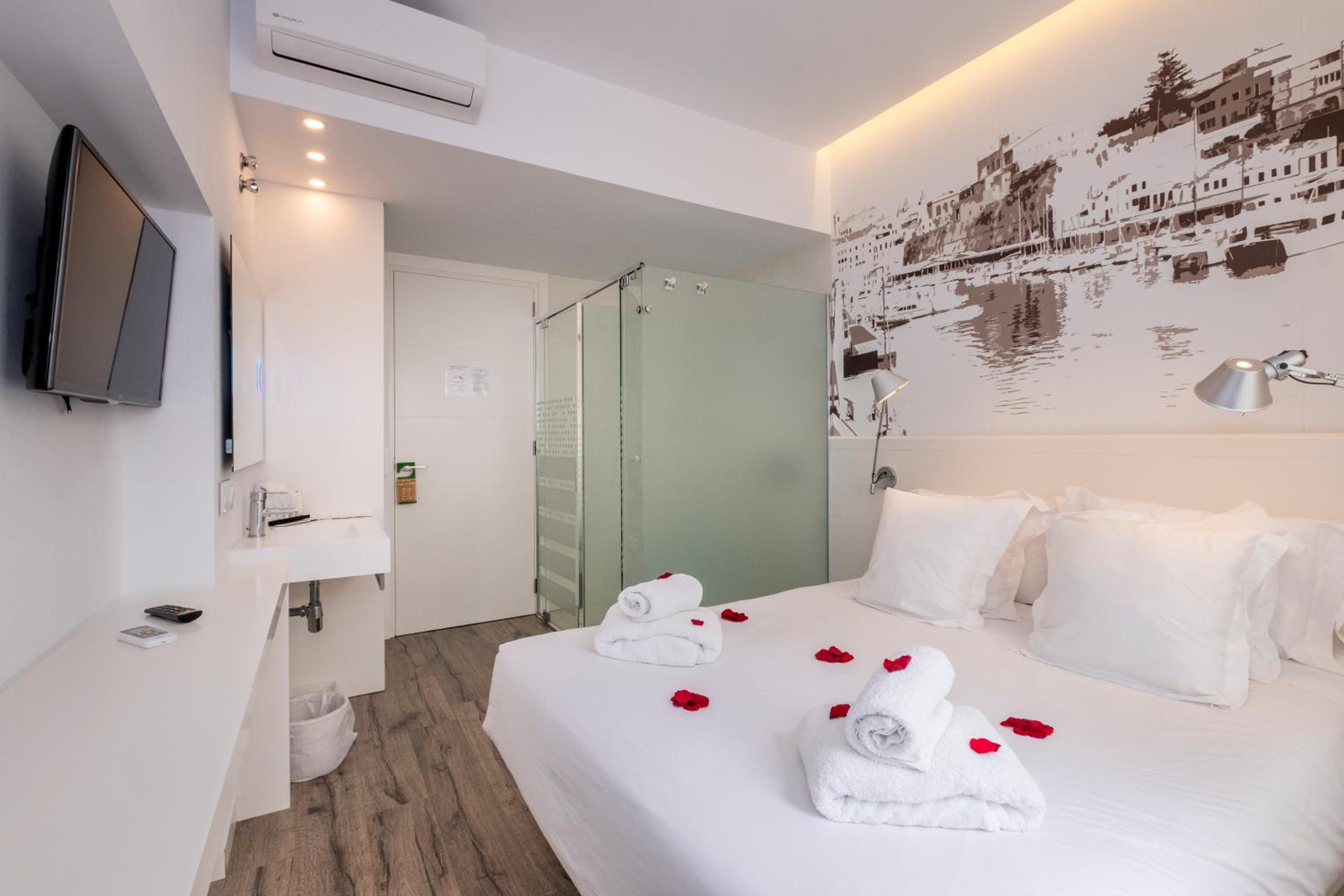 Small Double Room with Terrace photo 2