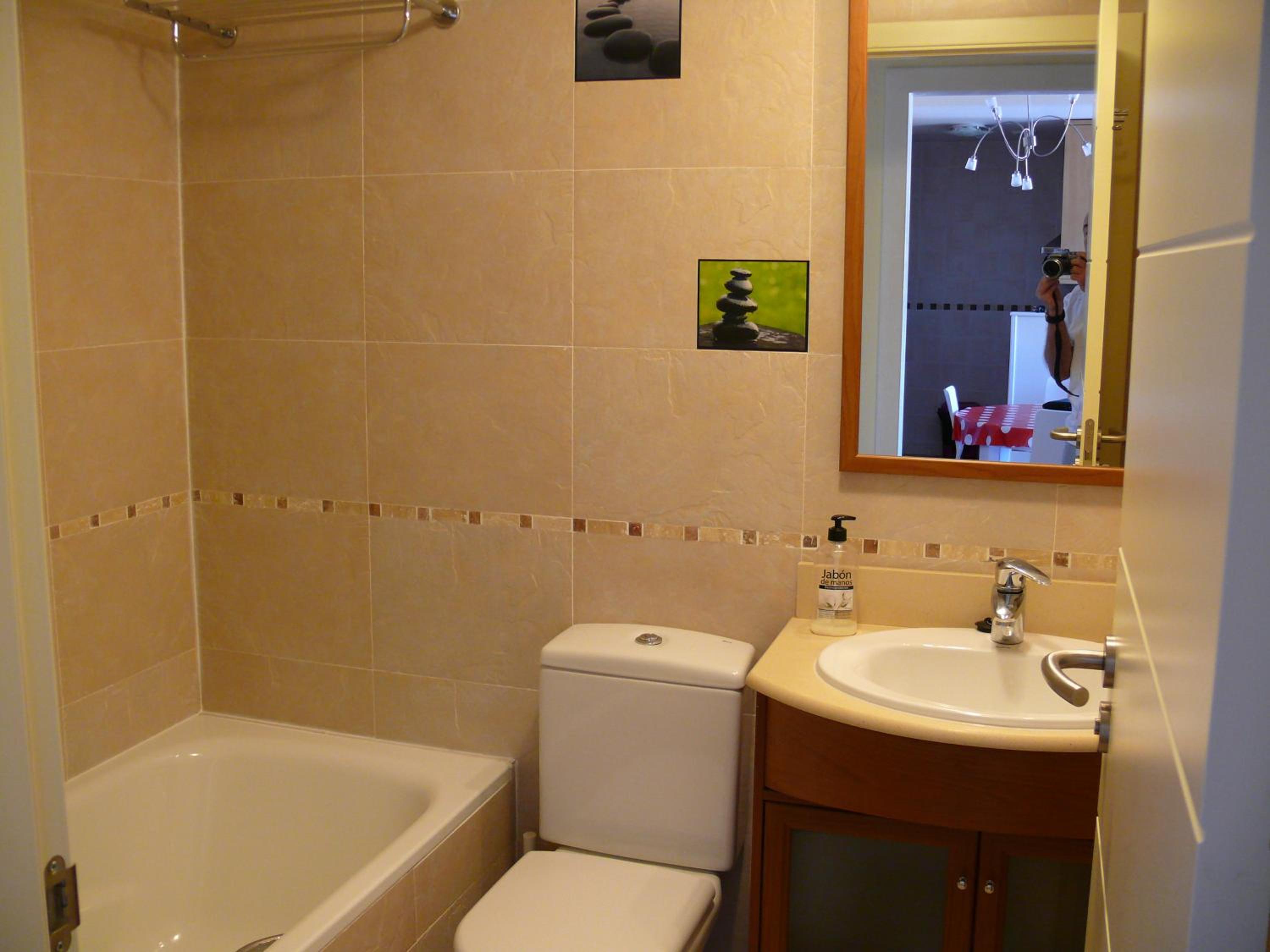 One-Bedroom Apartment (6 Adults) photo 2