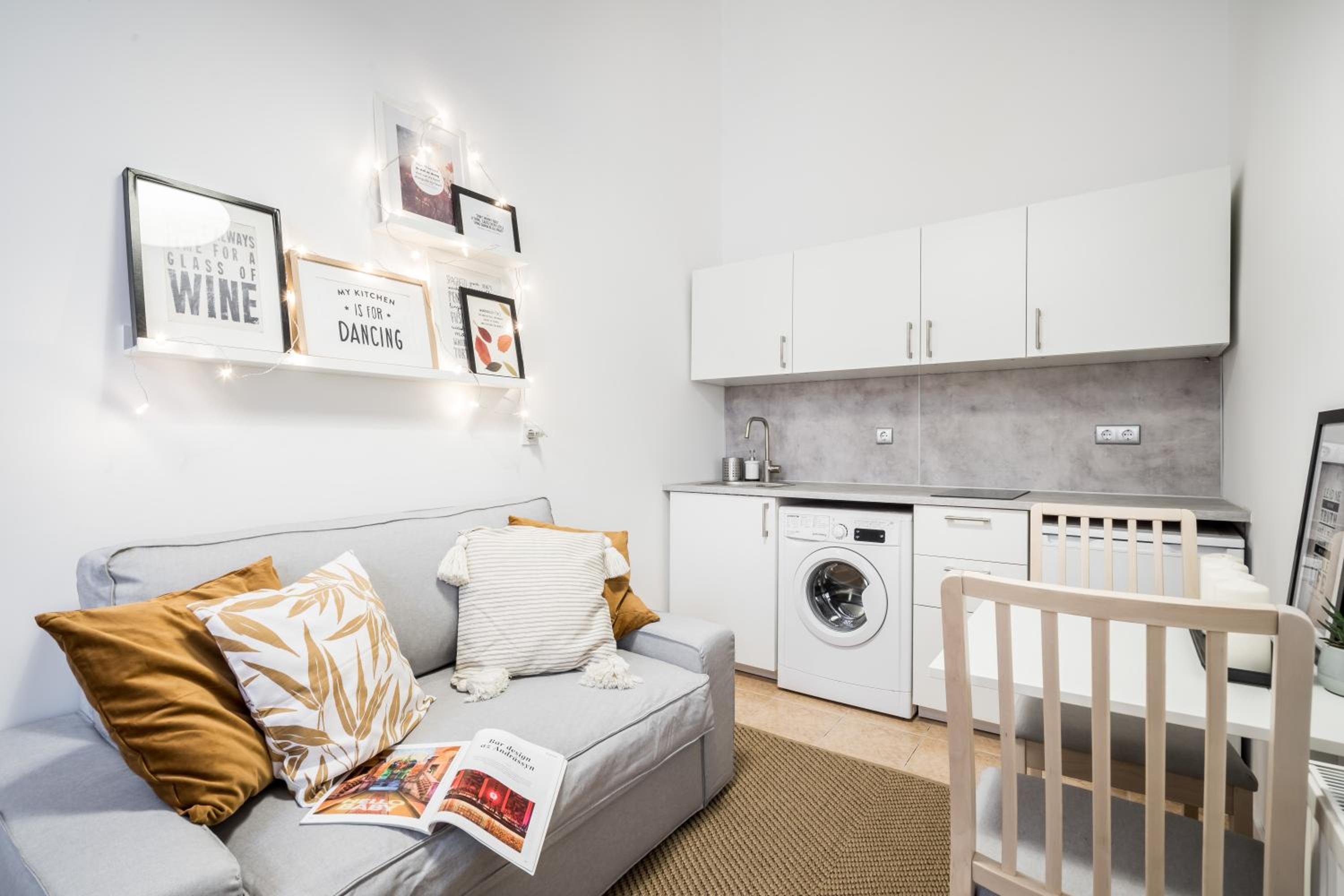 One-Bedroom Apartment - Photo 1