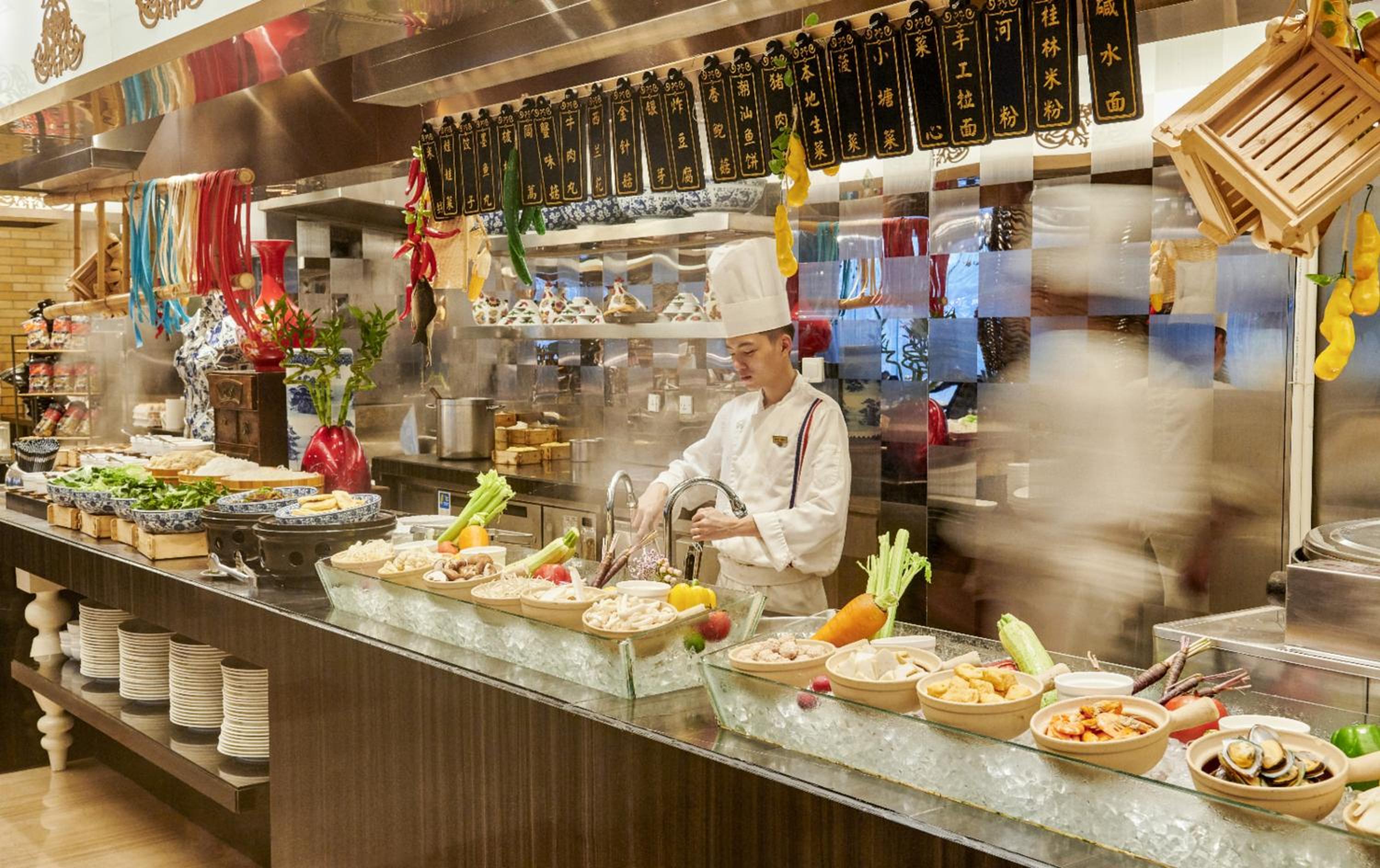 Superior Room with Buffet Breakfast & Buffet Dinner & Executive Benefit - 2 Adult 1 Child  photo 3