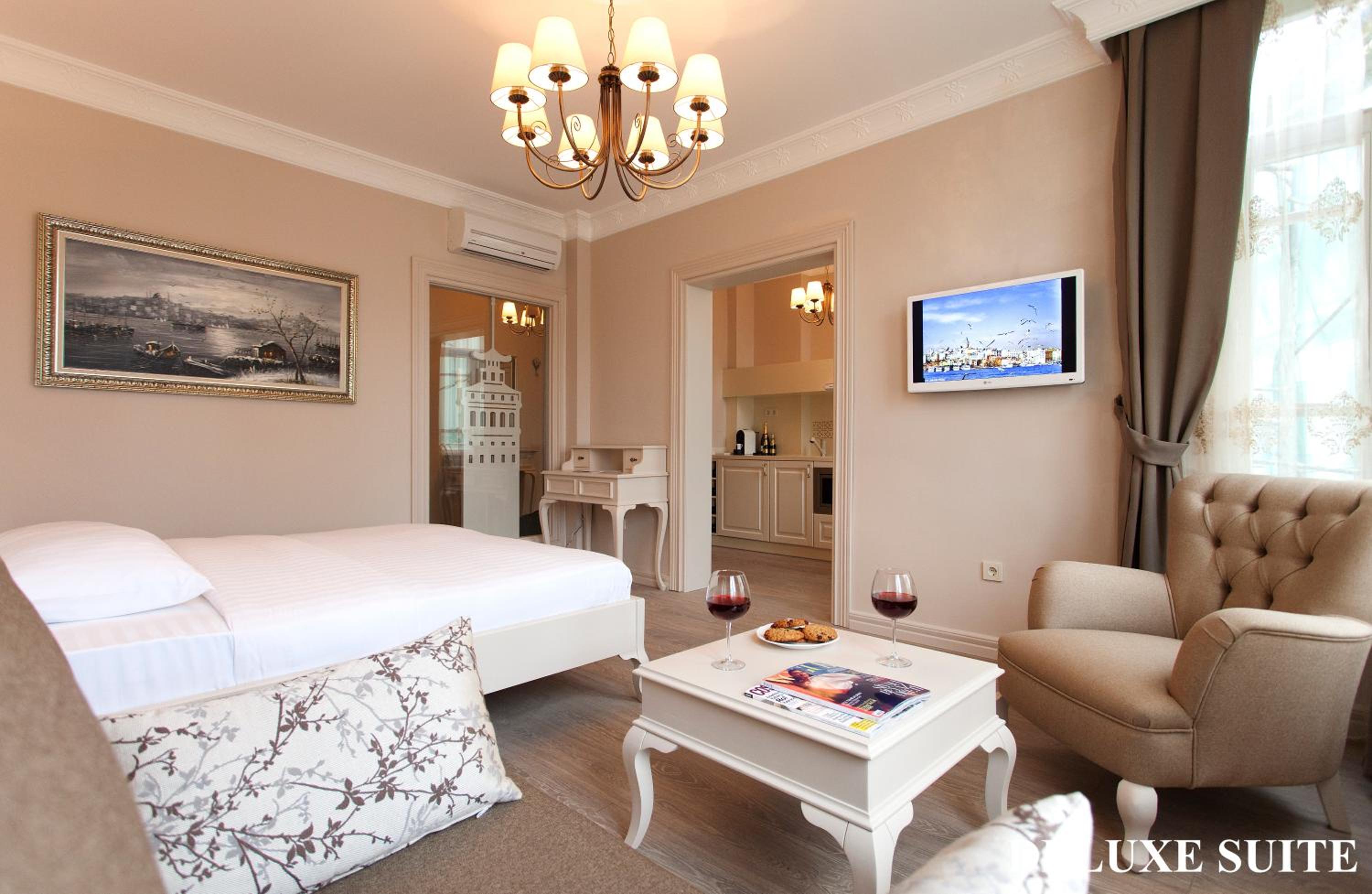 Deluxe Suite photo 2