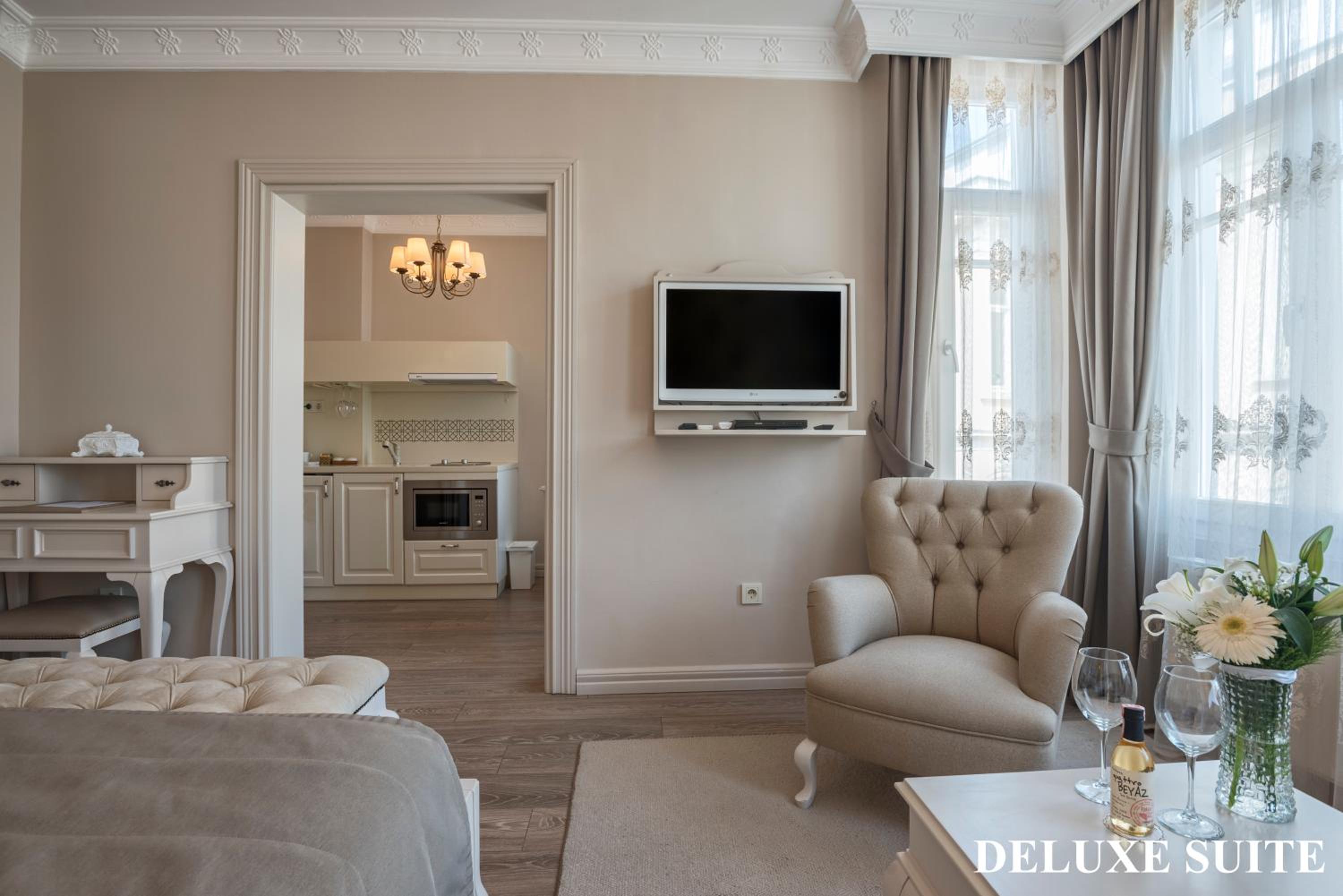 Deluxe Suite photo 3