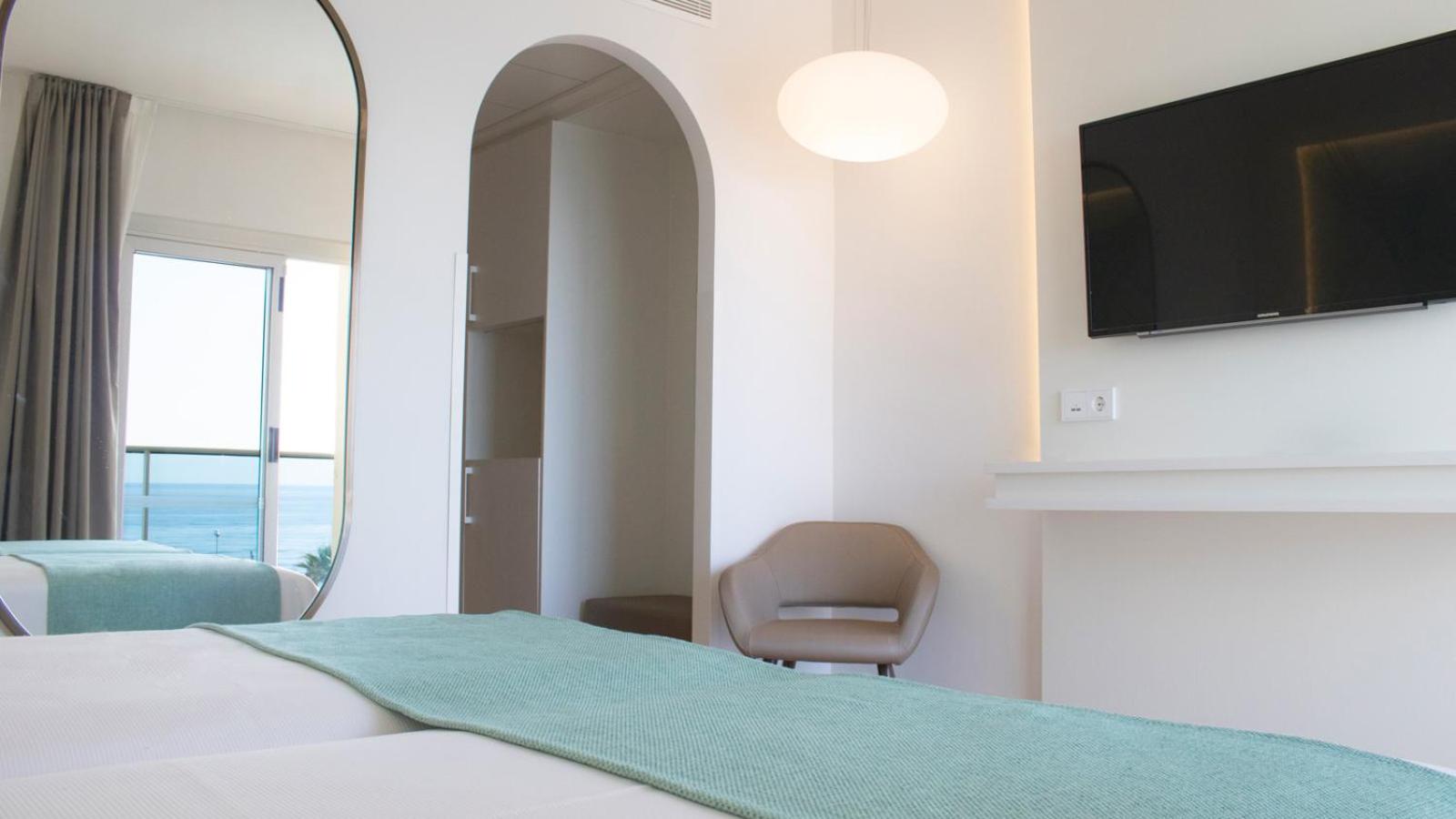 Double Room with Pool View photo 2