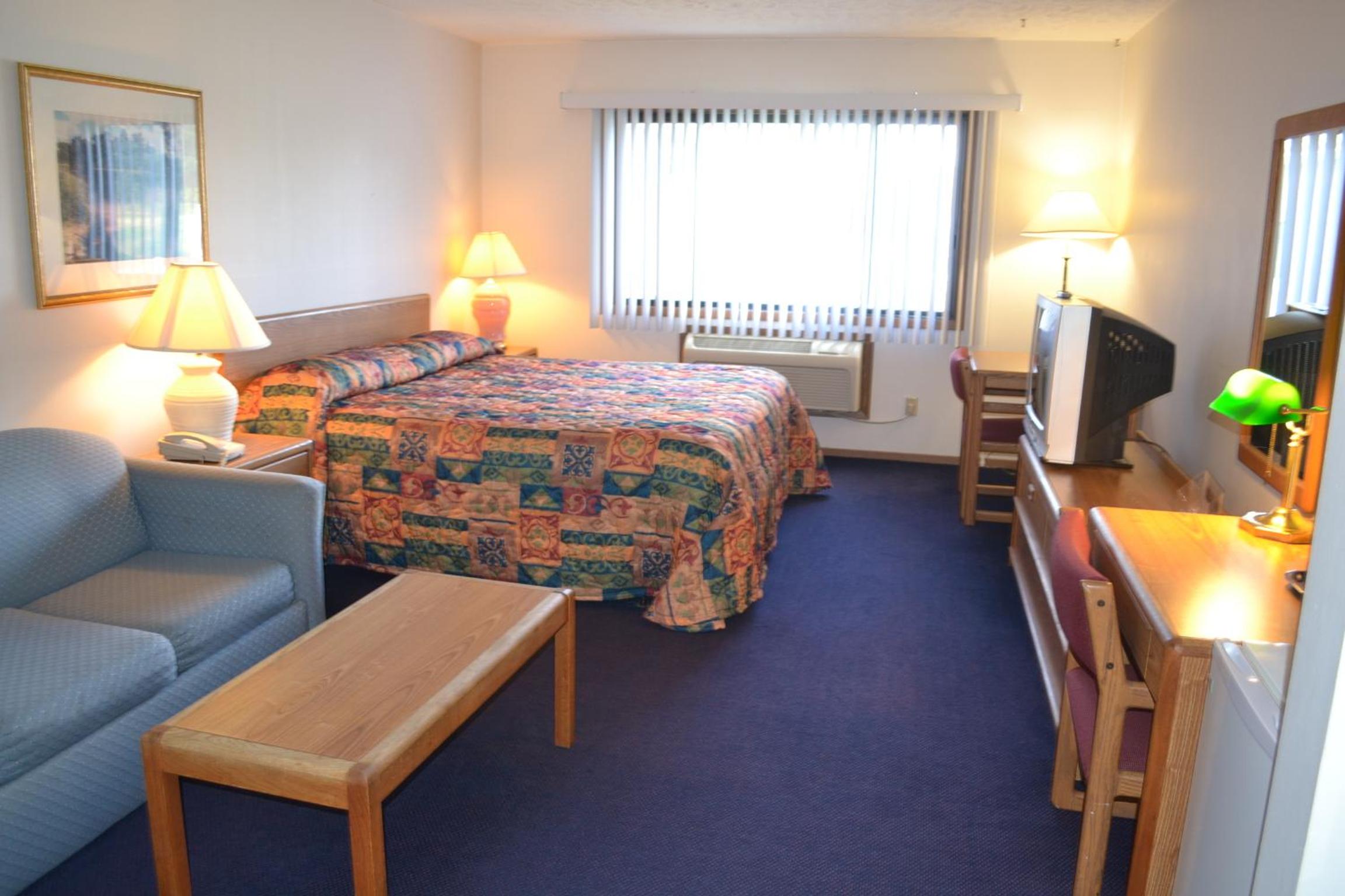 King Room with Sofa Bed - Photo 3