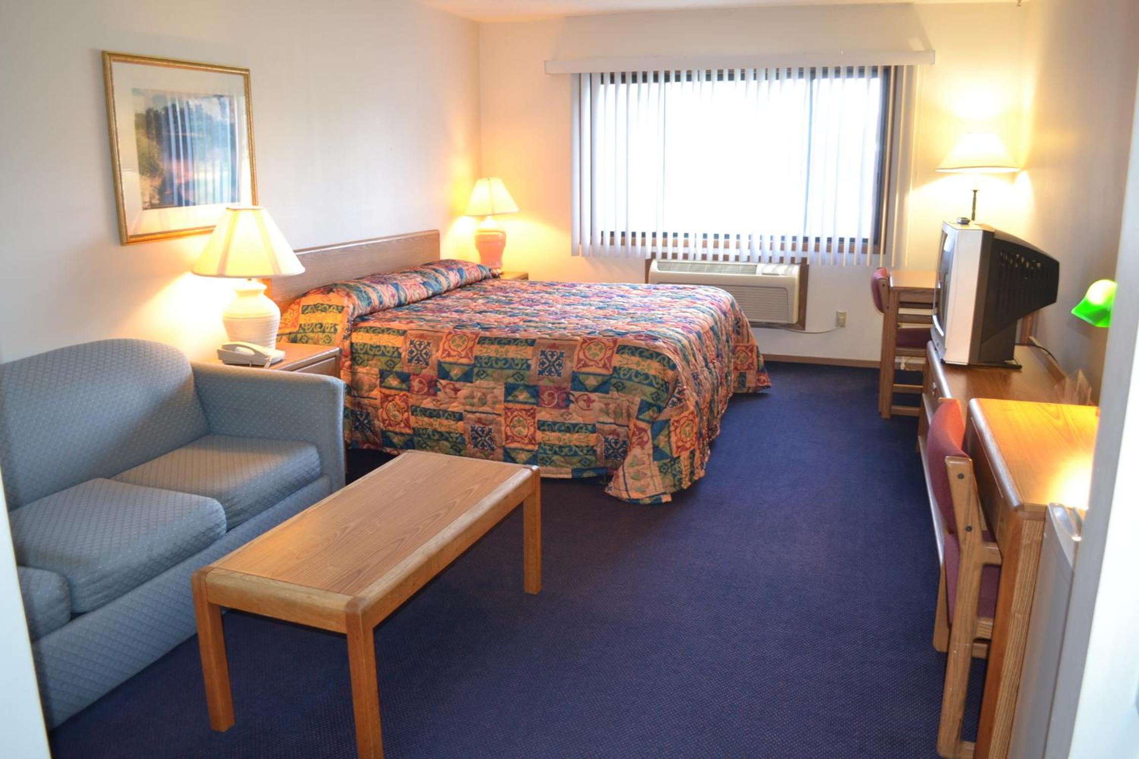 King Room with Sofa Bed - Photo 2