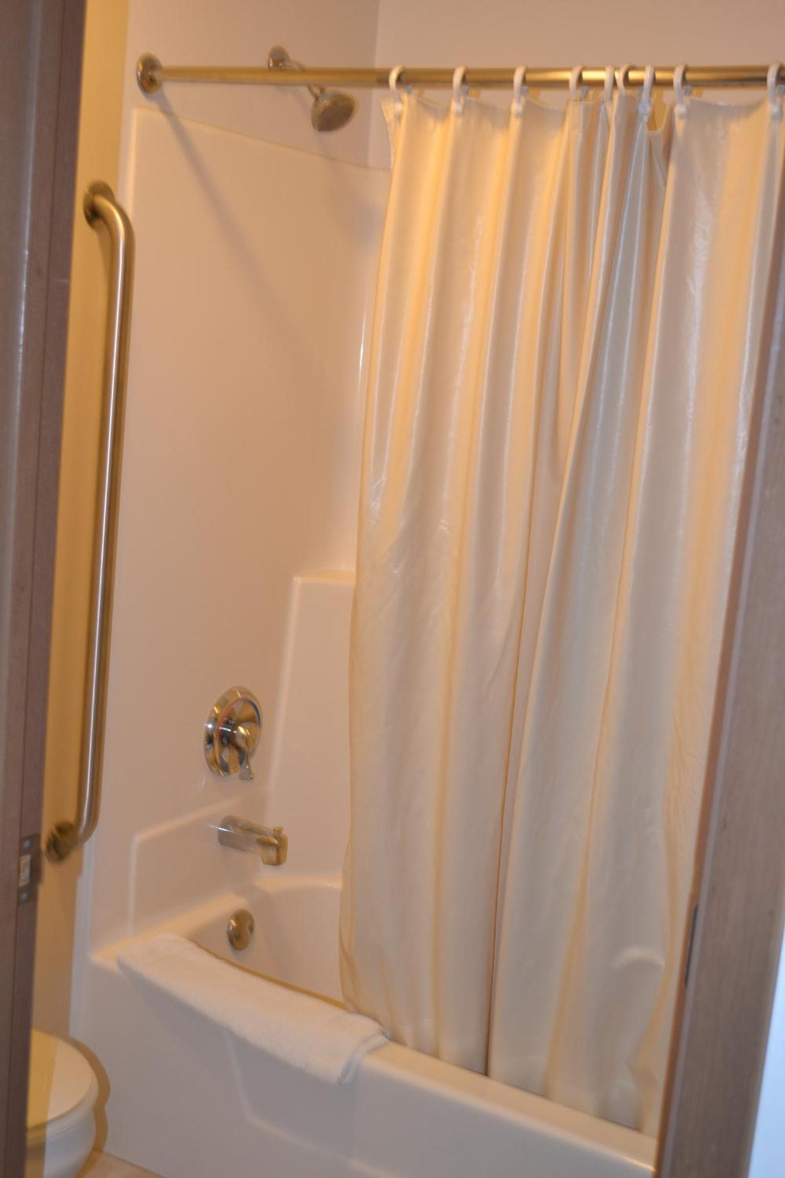 King Room with Sofa Bed - Photo 5