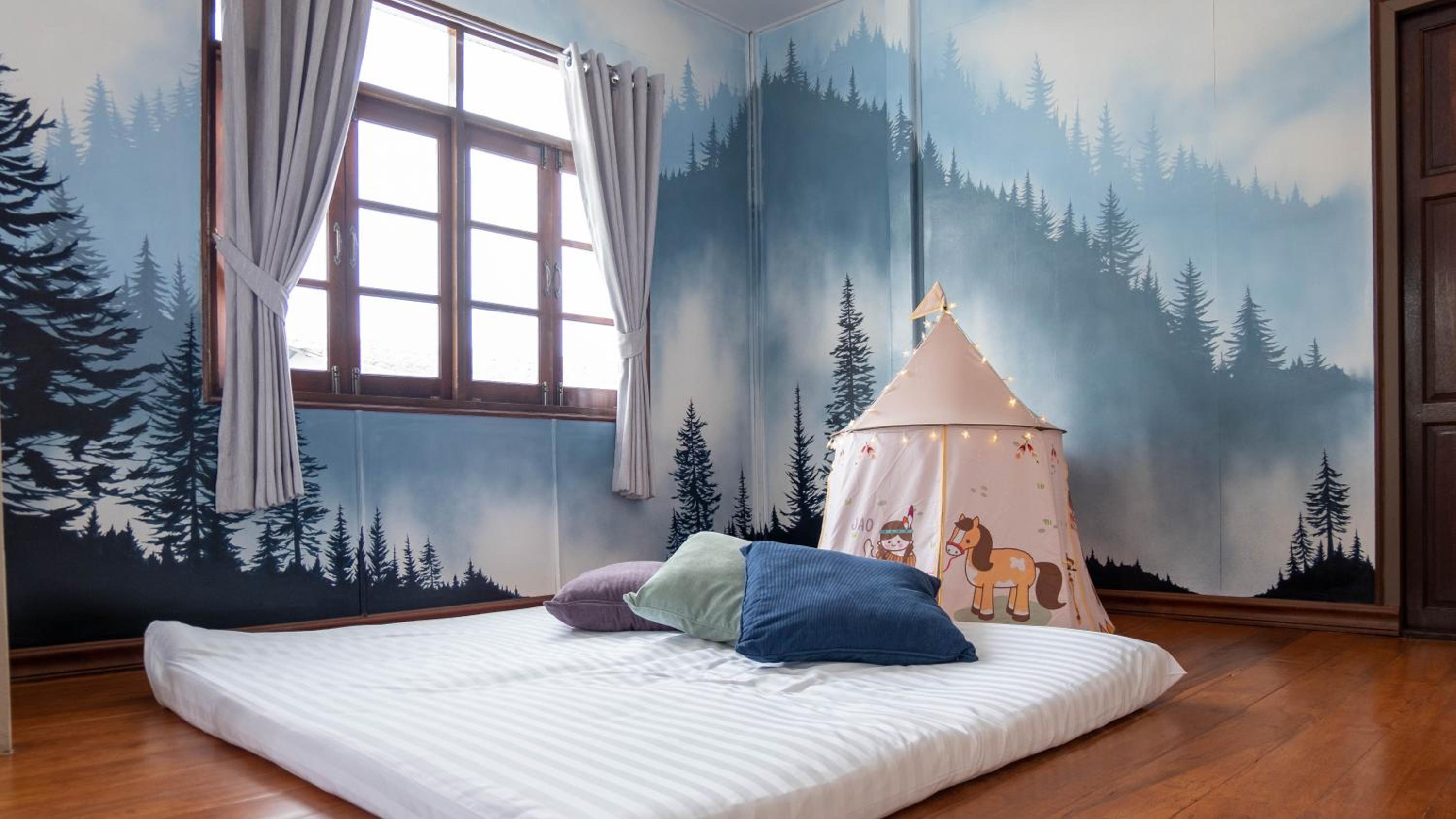Four-Bedroom House - Photo 30