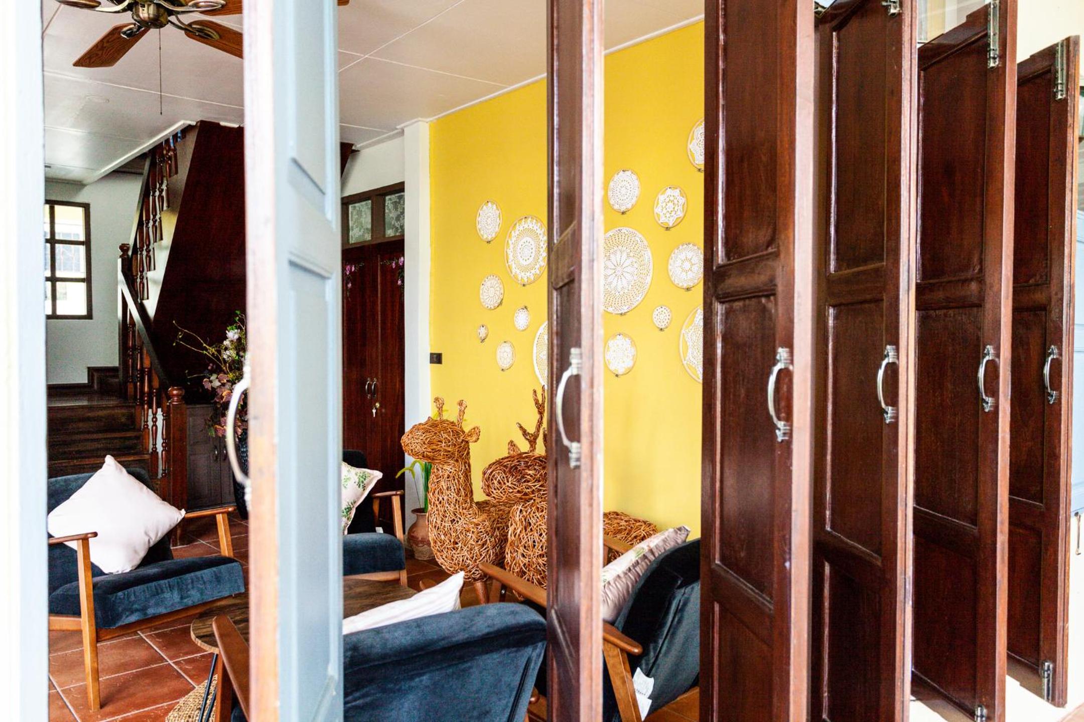 Four-Bedroom House - Photo 3