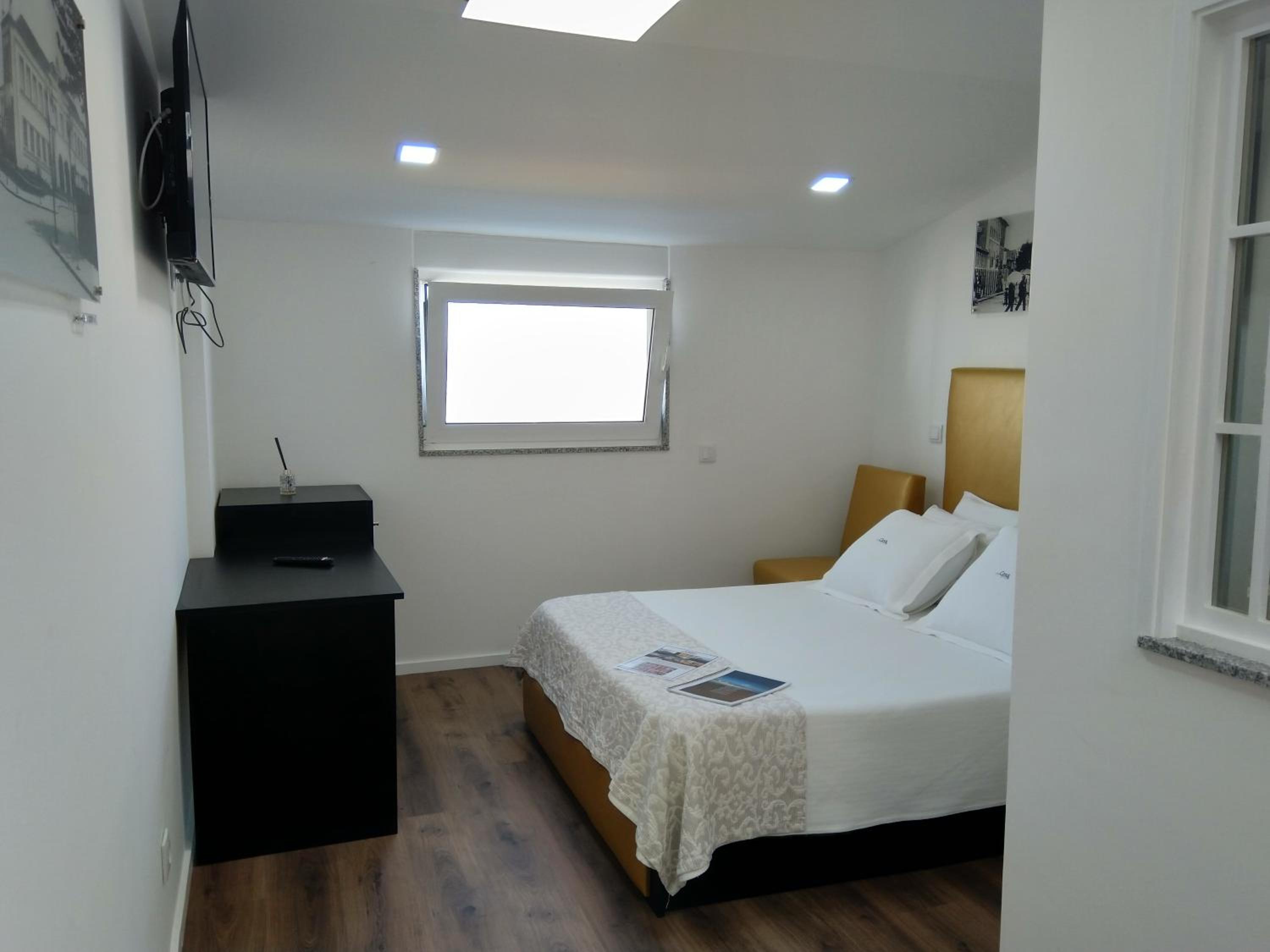 Deluxe Double Room with Sea View - Photo 19