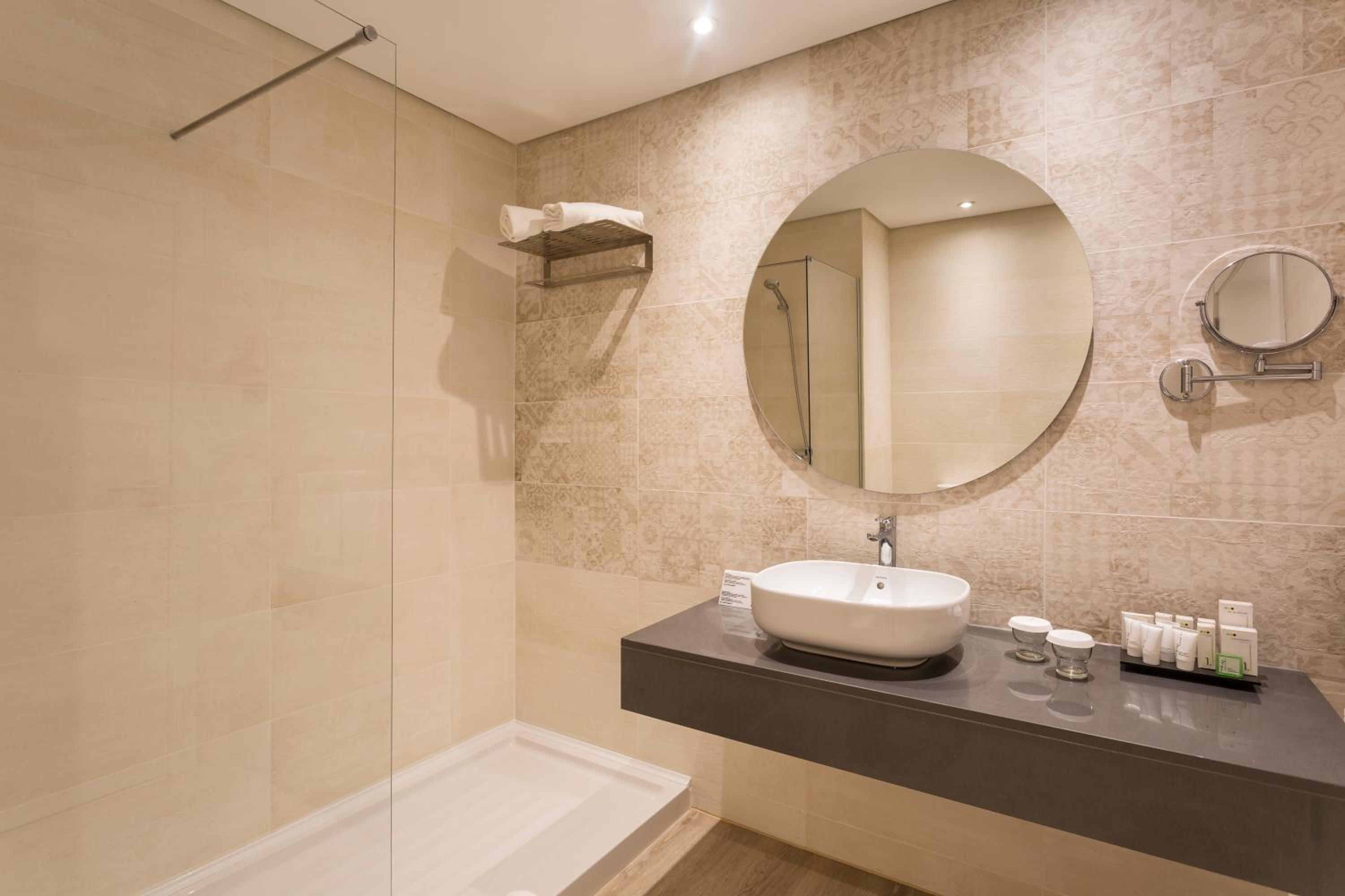 Double or Twin Room with Frontal Sea View - Photo 6