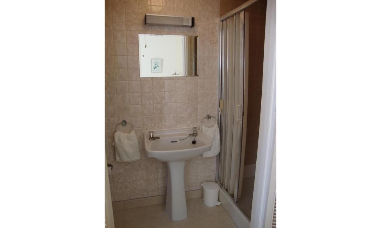 Family Room (2 Adults + 1 Child) - Photo 4