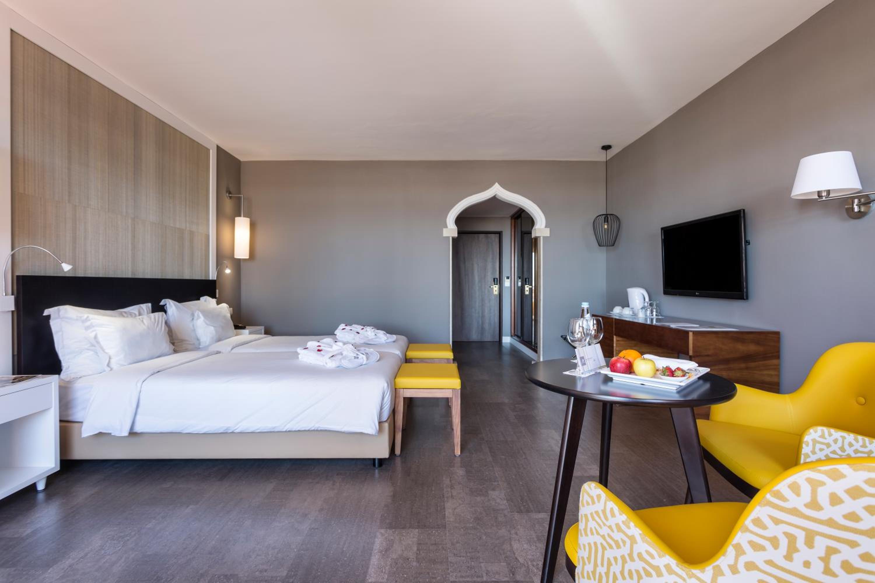 Double or Twin Room with Frontal Sea View - Photo 2