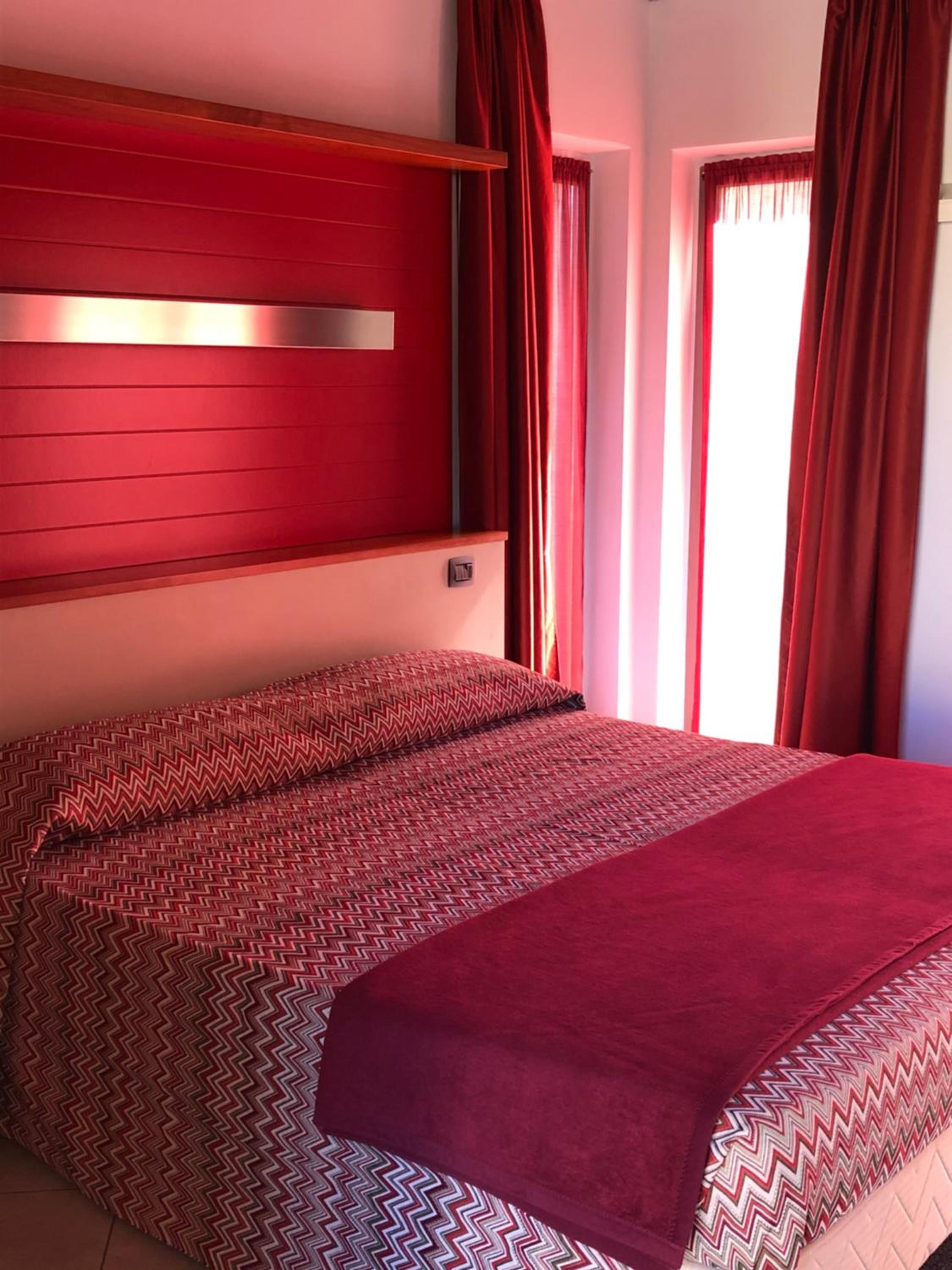 Standard Double Room - Photo 28