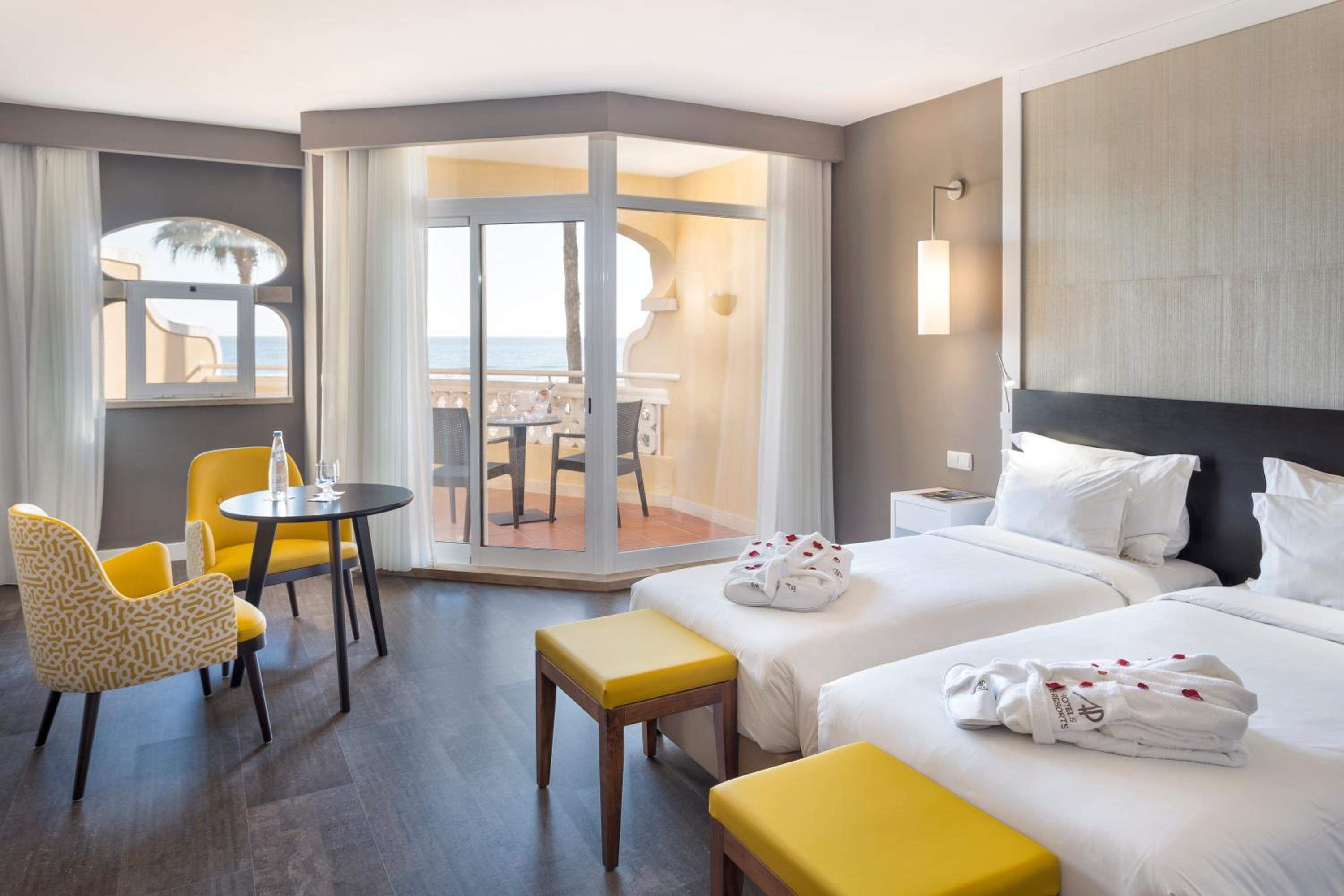 Double or Twin Room with Frontal Sea View - Photo 1