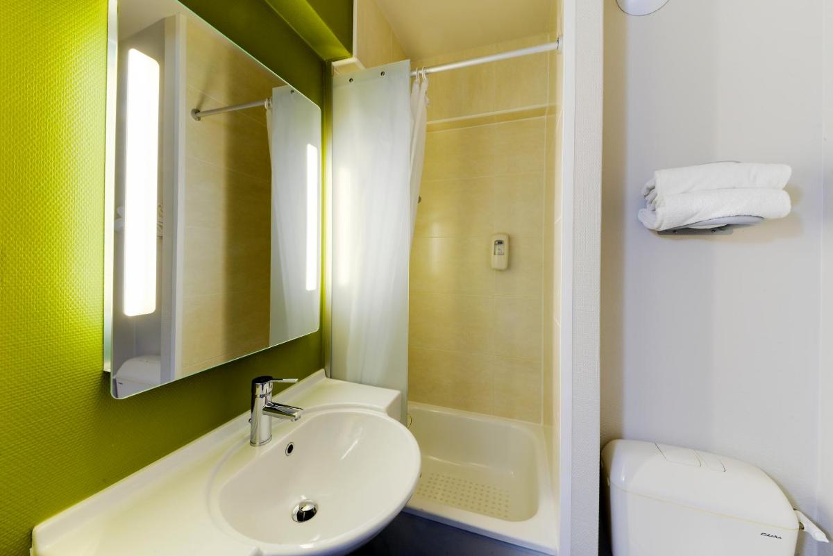 Twin Room - Photo 5