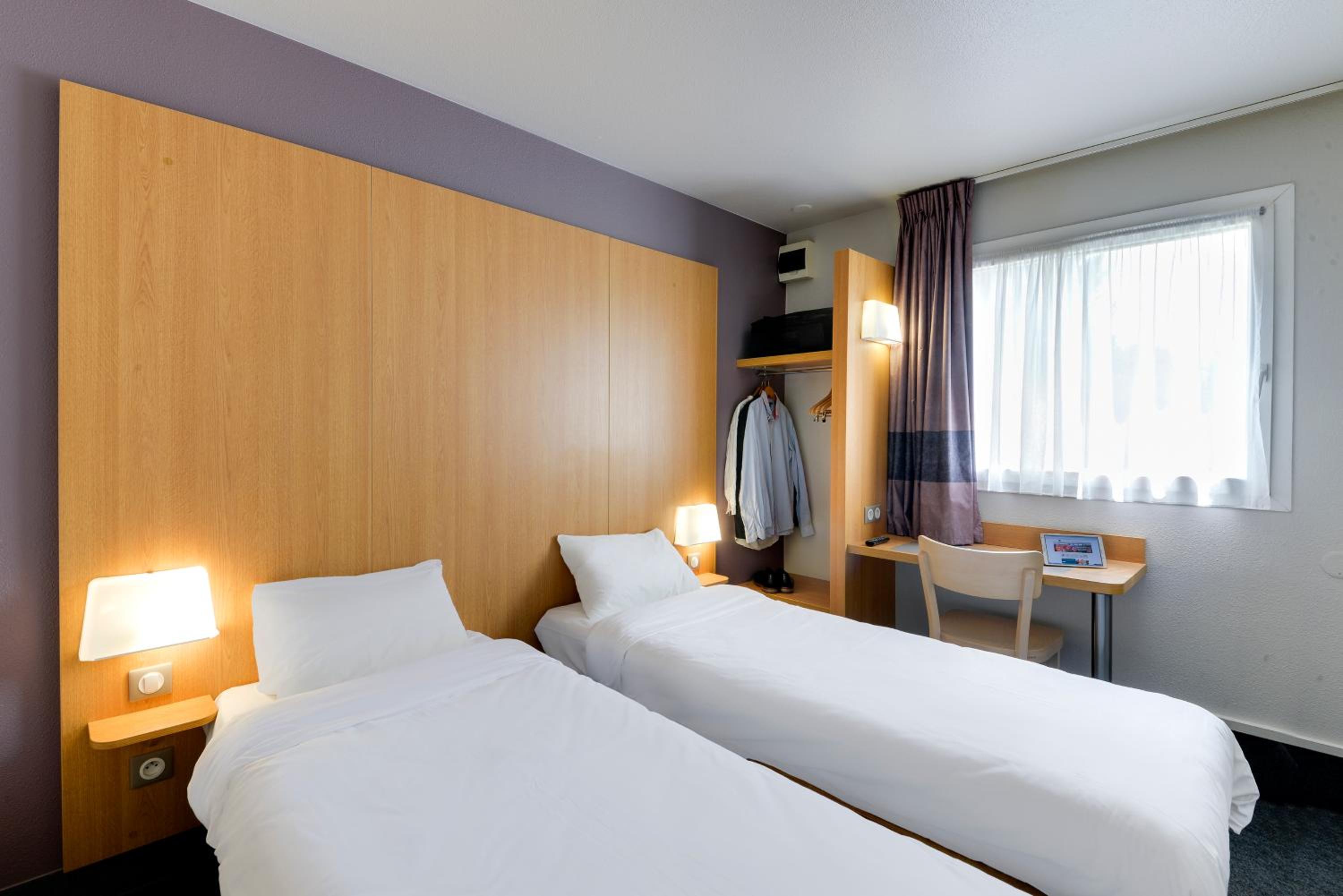 Twin Room - Photo 2
