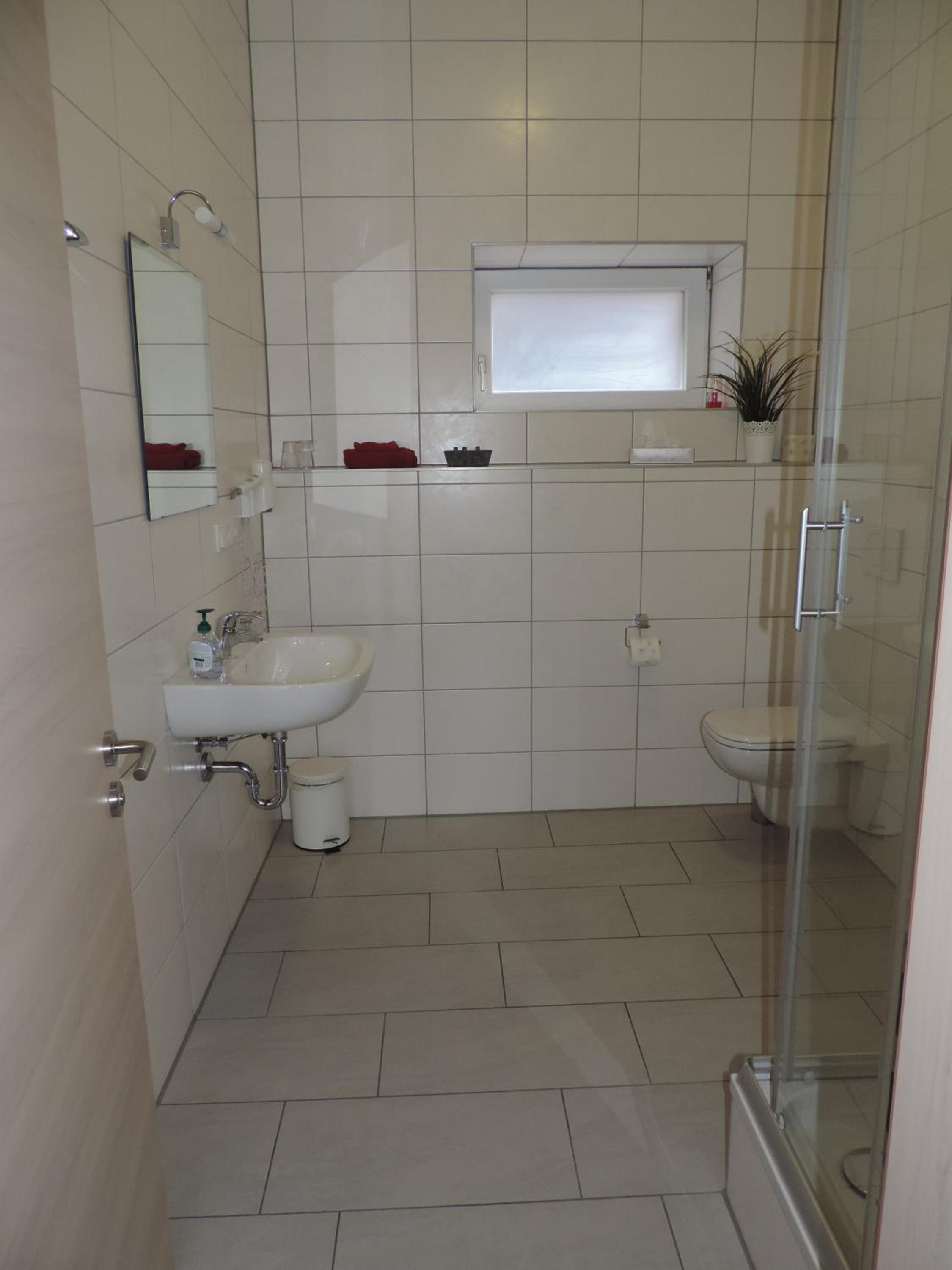 Double or Twin Room with Bathroom - Photo 4