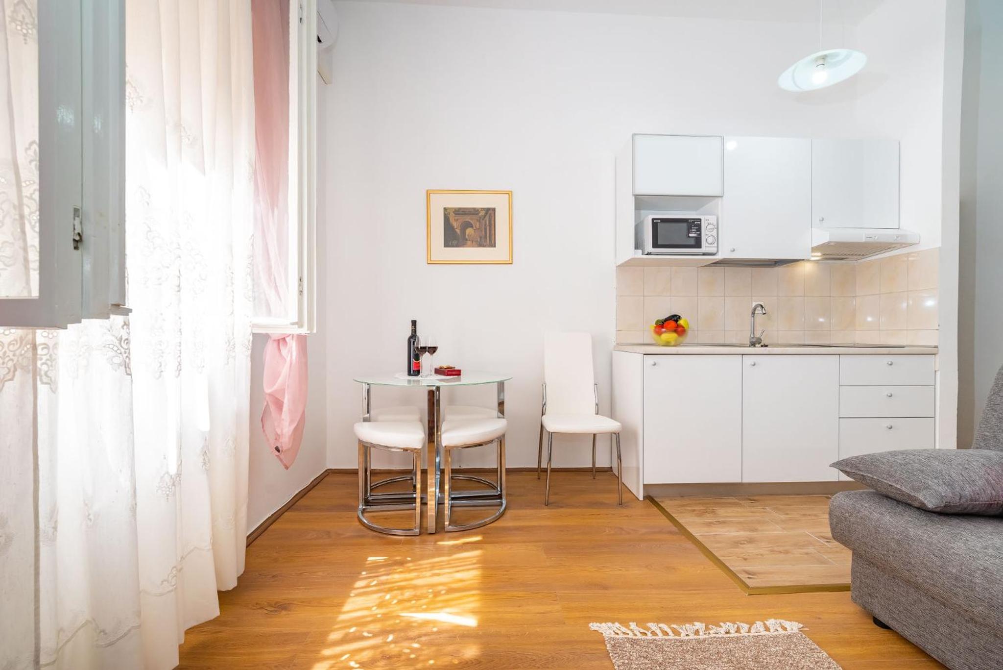 One-Bedroom Apartment - Photo 48