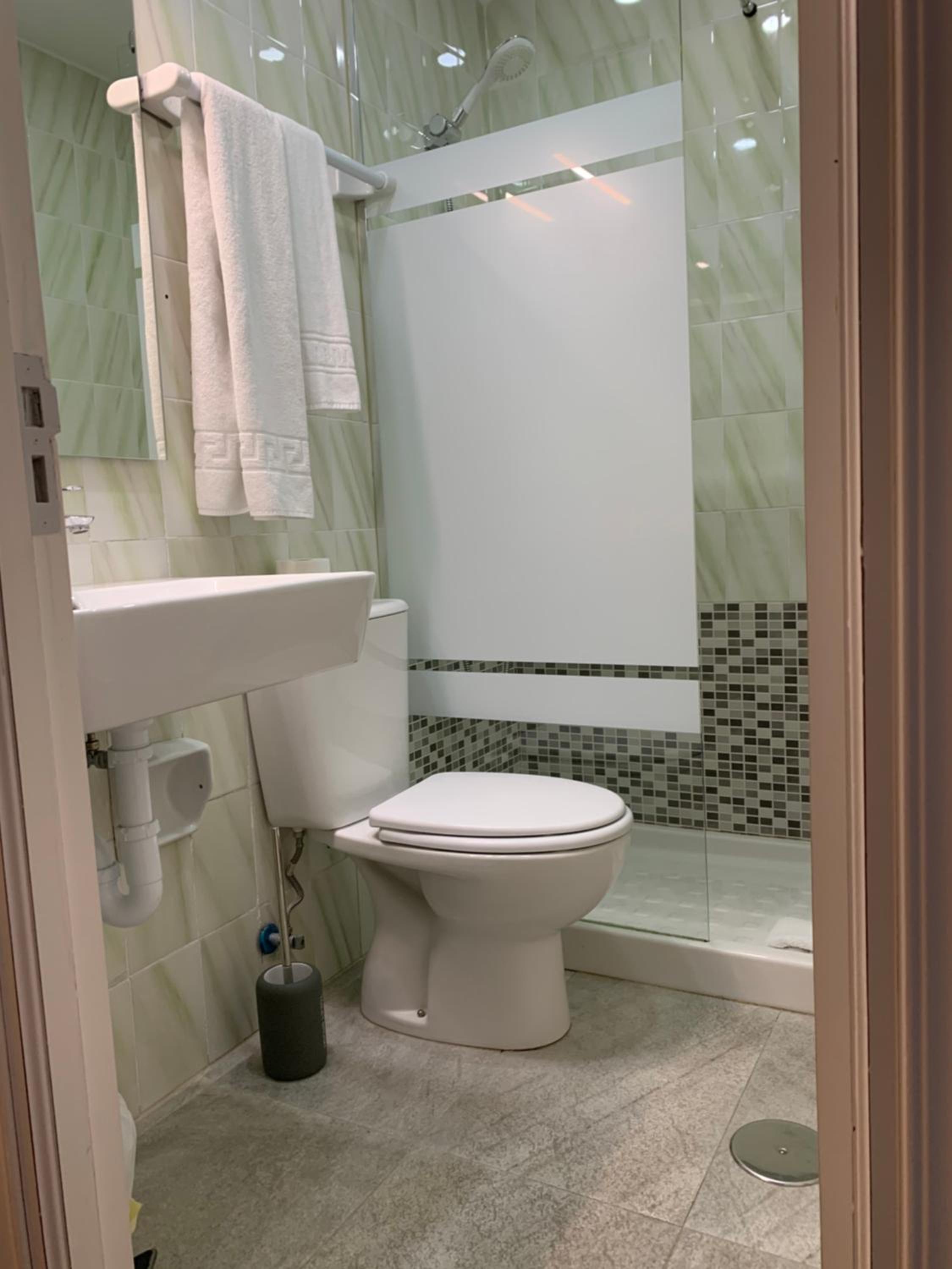 Single Room with Private Bathroom photo 3