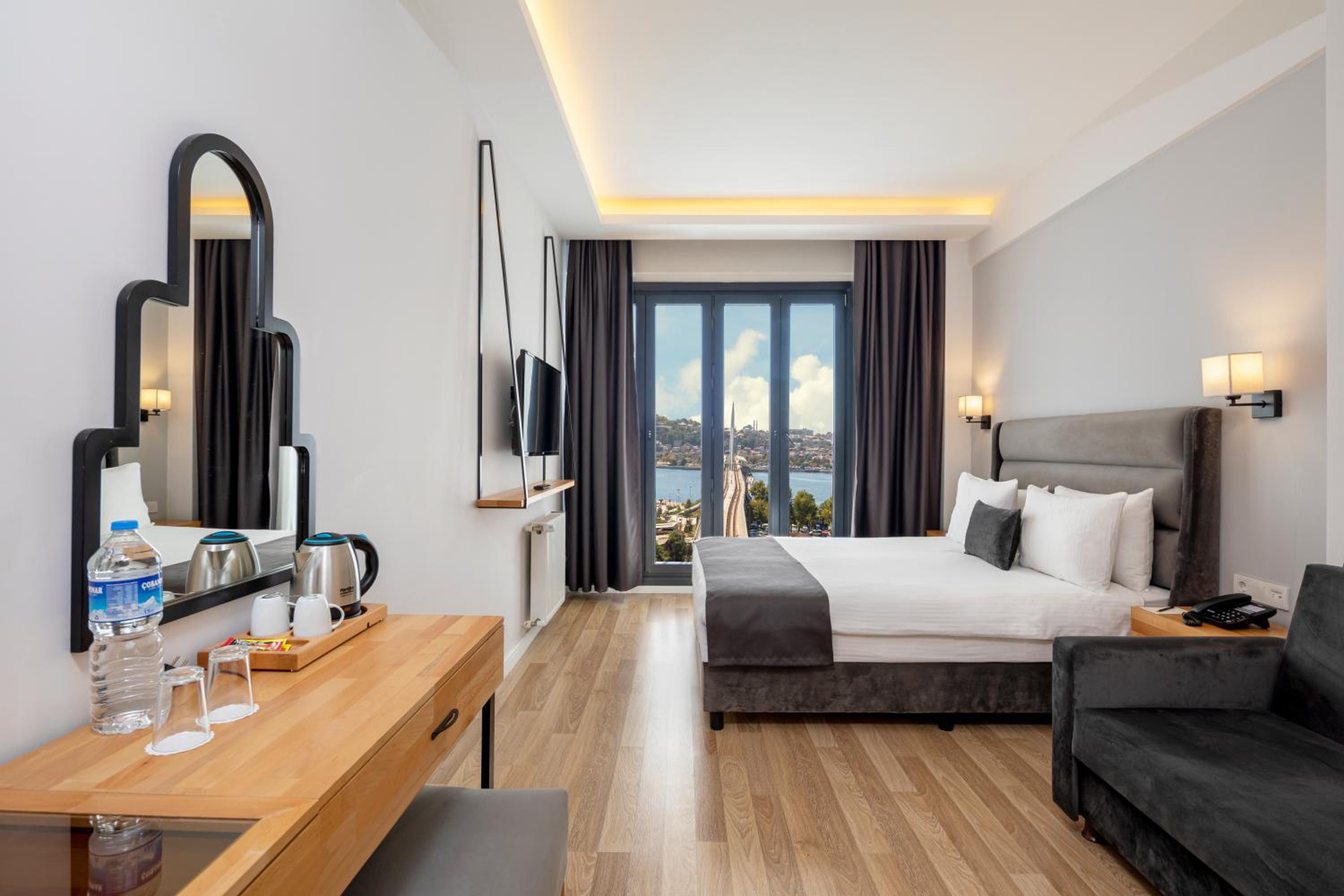 Deluxe Triple Room with Sea View photo 2