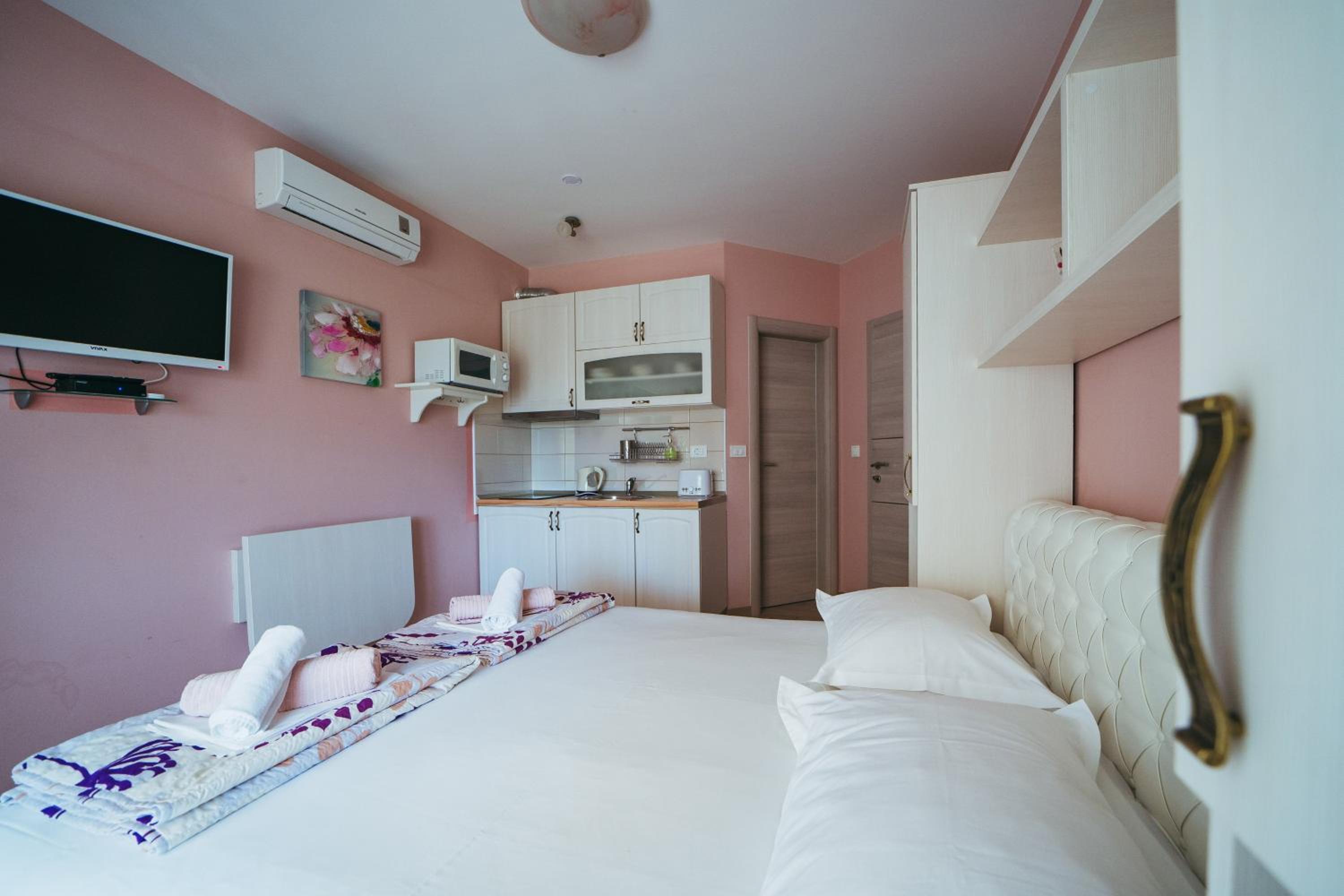 Studio Apartment photo 2