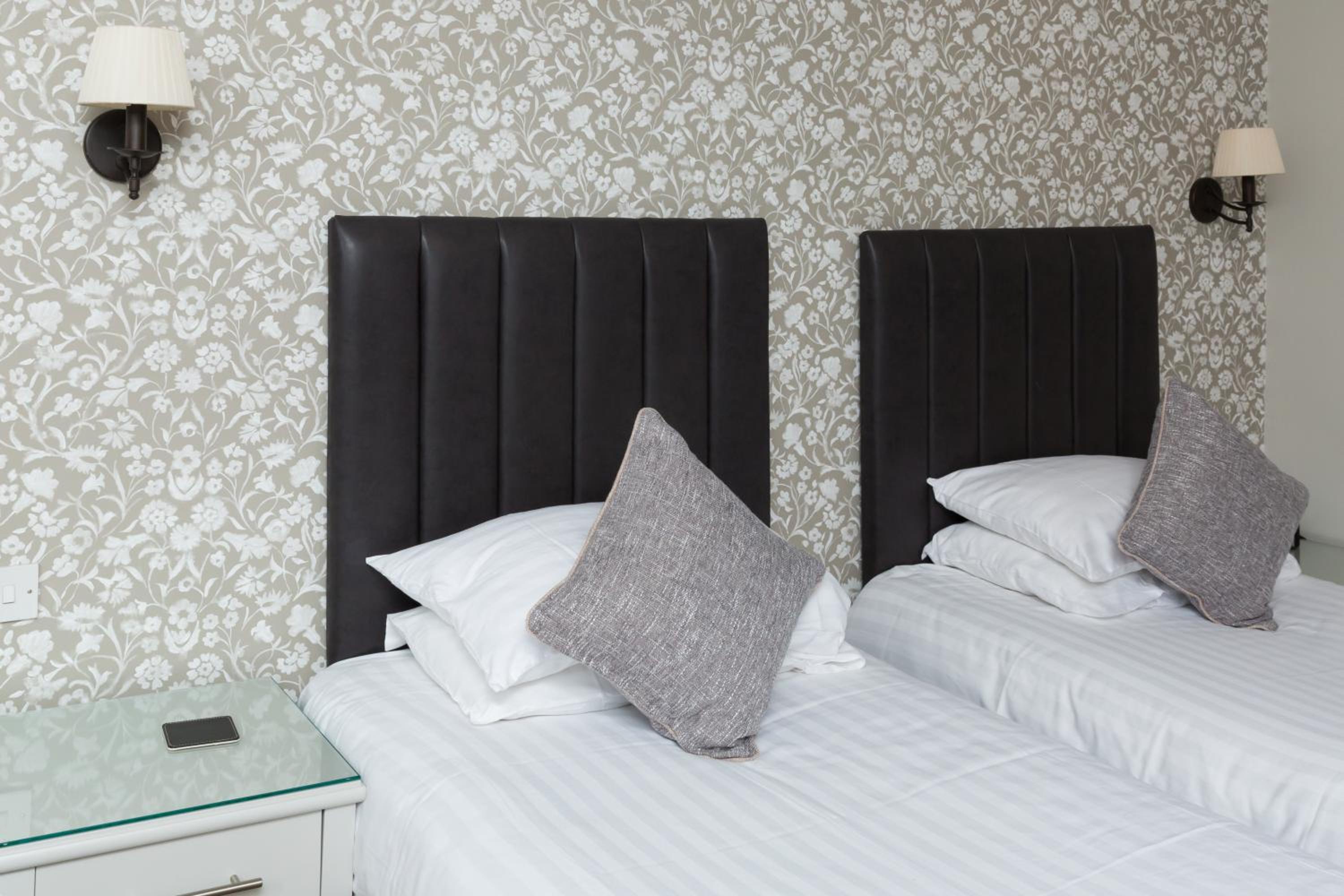 Twin Room - Photo 6