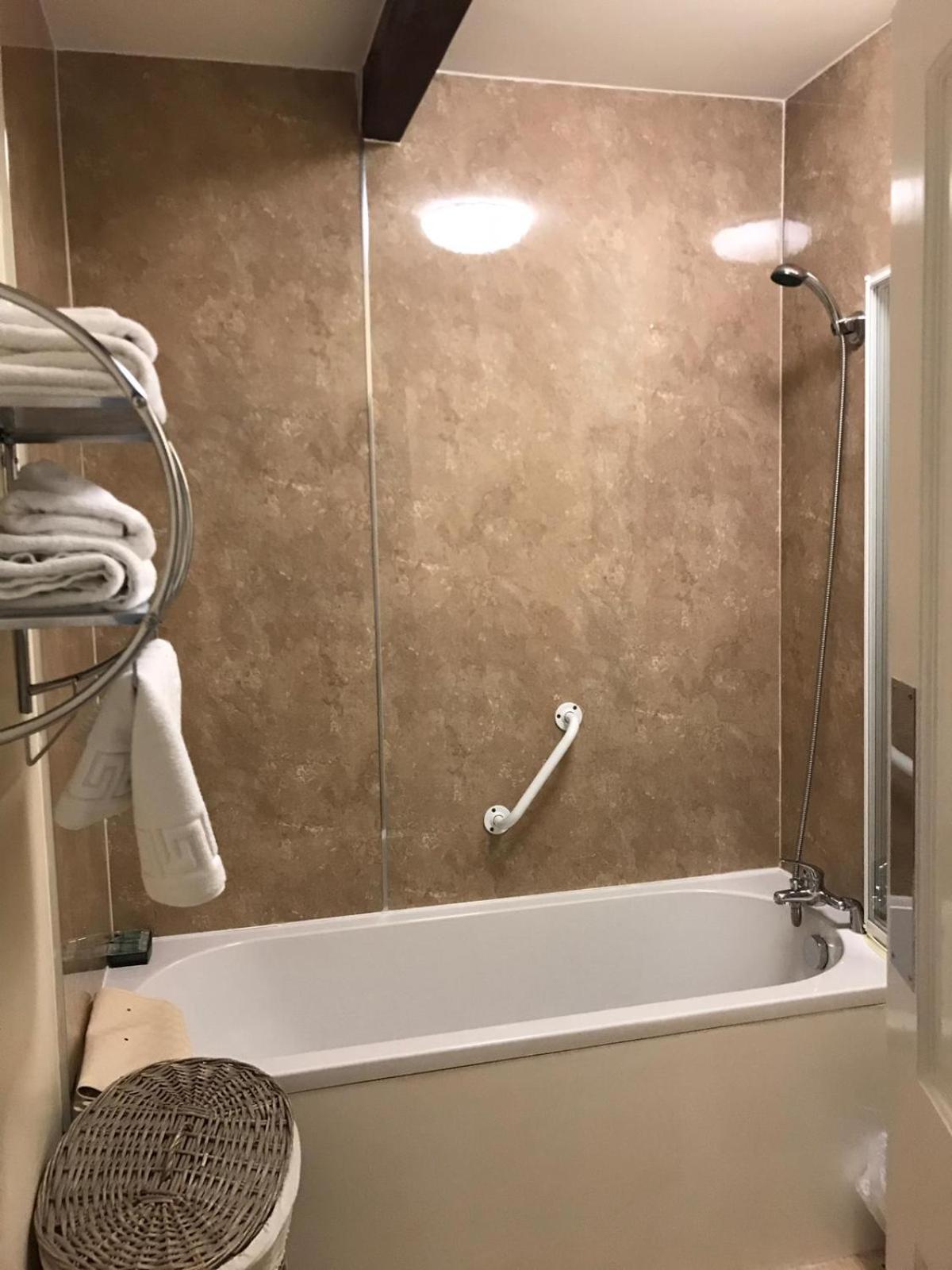 Standard Double or Twin Room photo 3