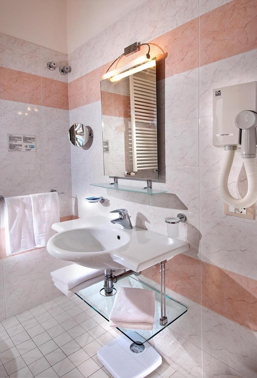 Deluxe Double Room with Balcony and Sea View - Photo 7